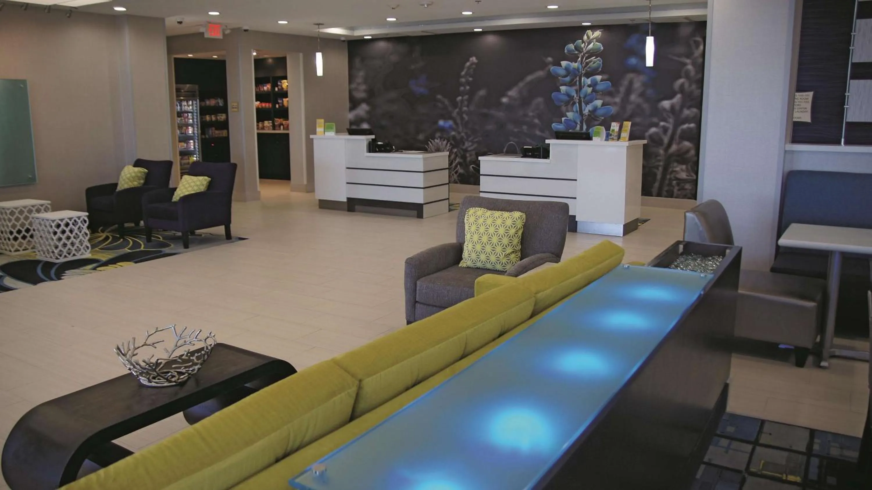 Lobby or reception in La Quinta by Wyndham Odessa North - Sienna Tower