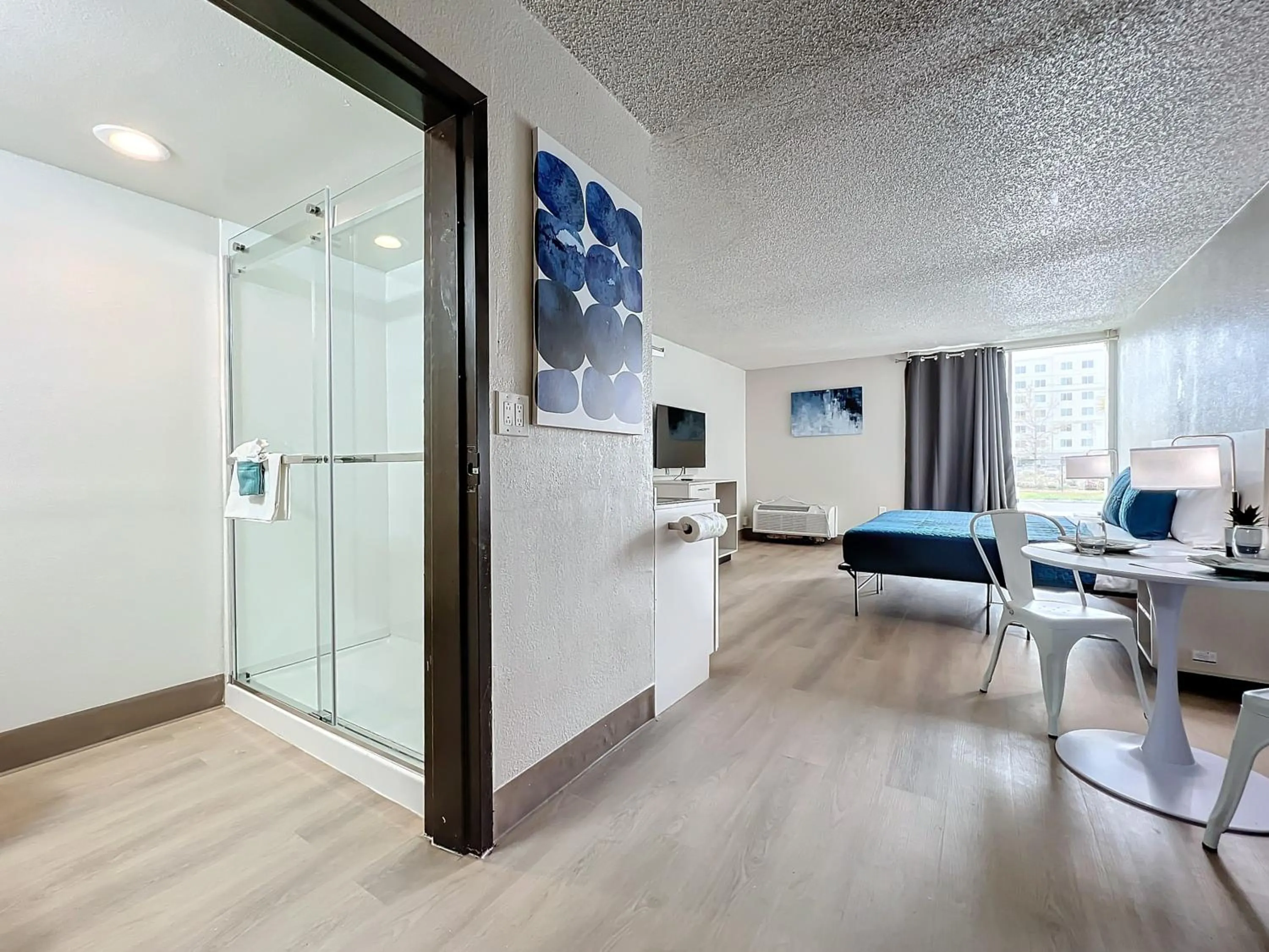 Photo of the whole room in Stayable Kissimmee East