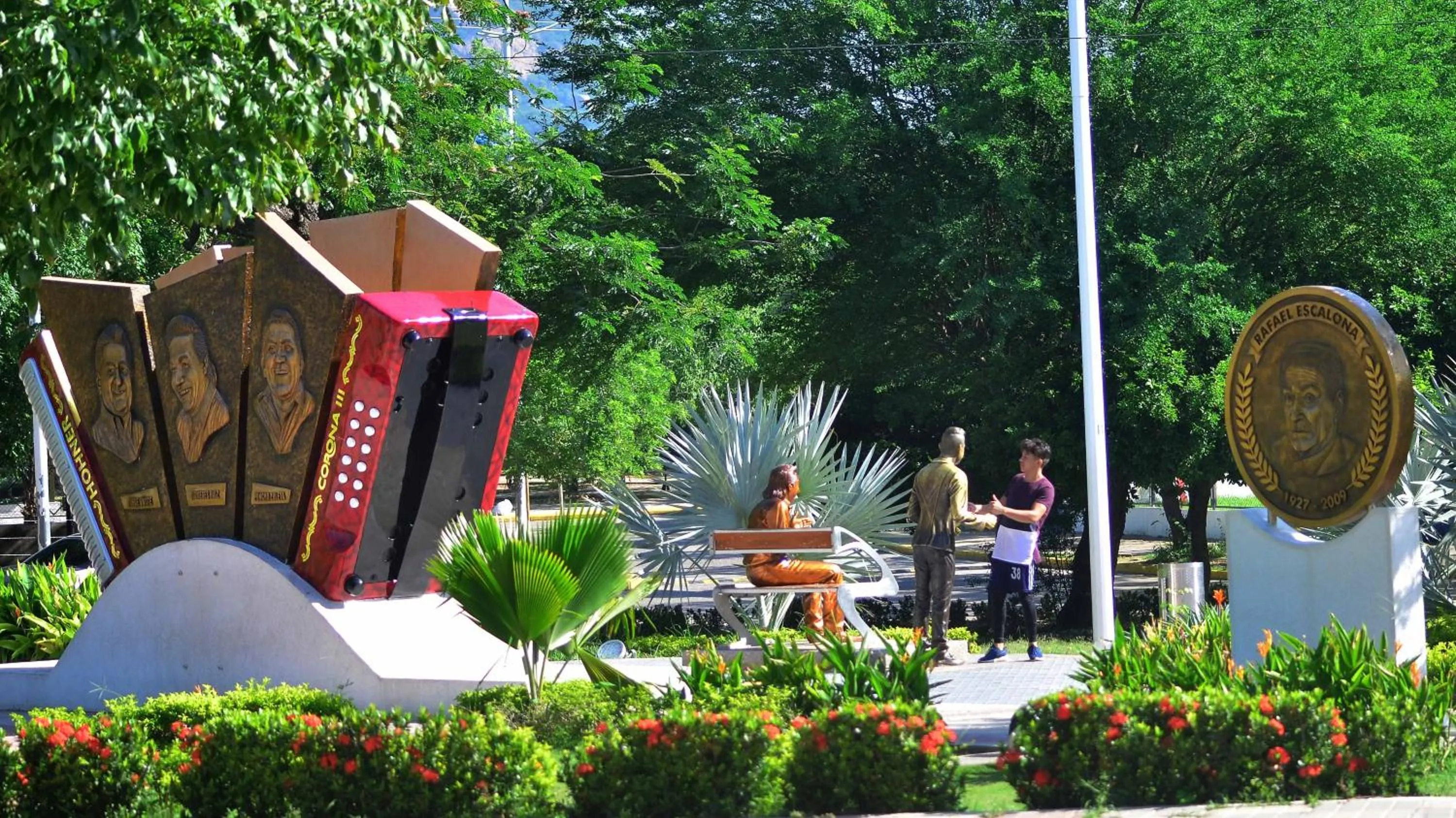 Entertainment in Las Piloneras Apartahotel