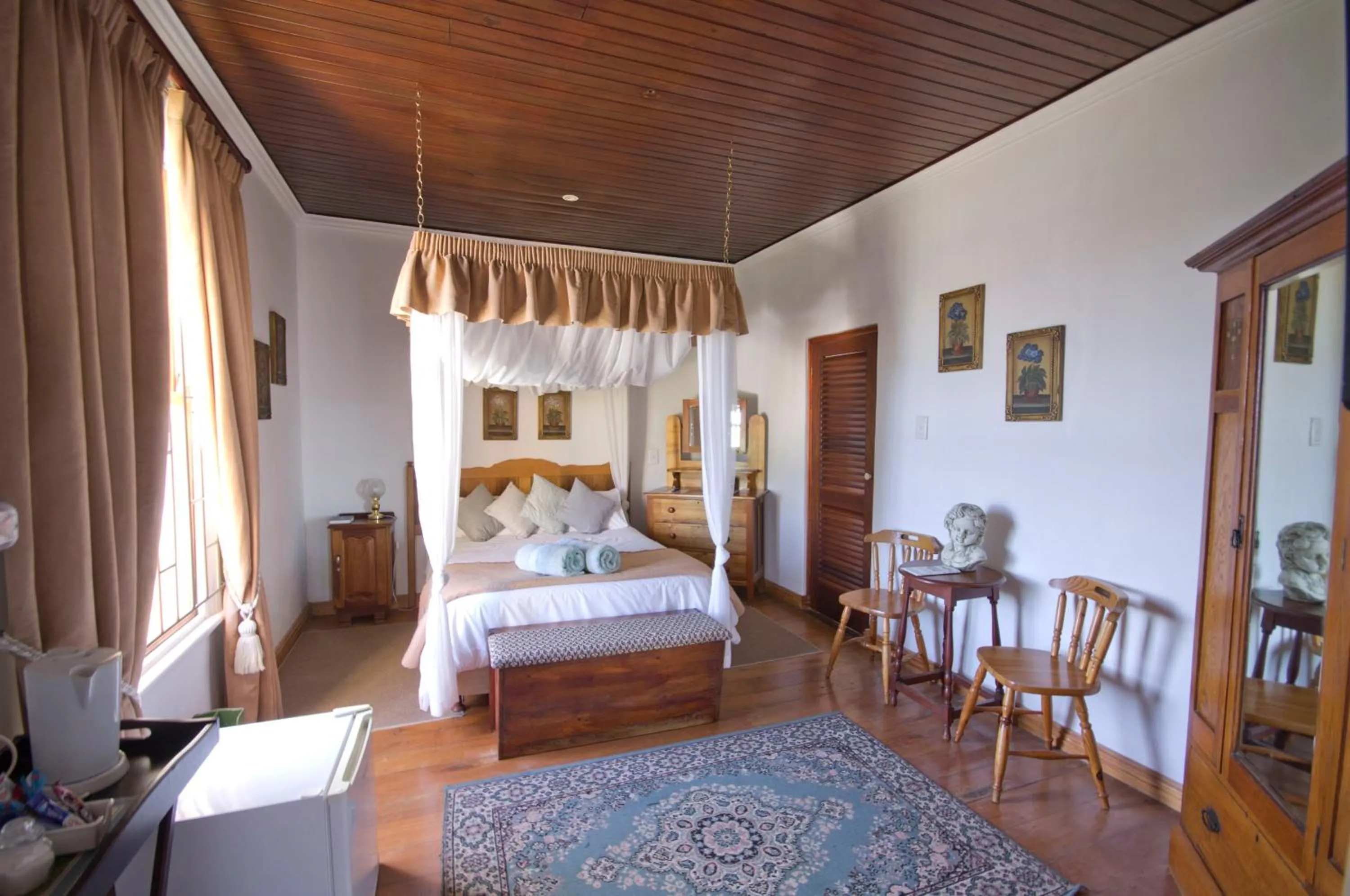 Photo of the whole room, Bed in Knysna Manor House