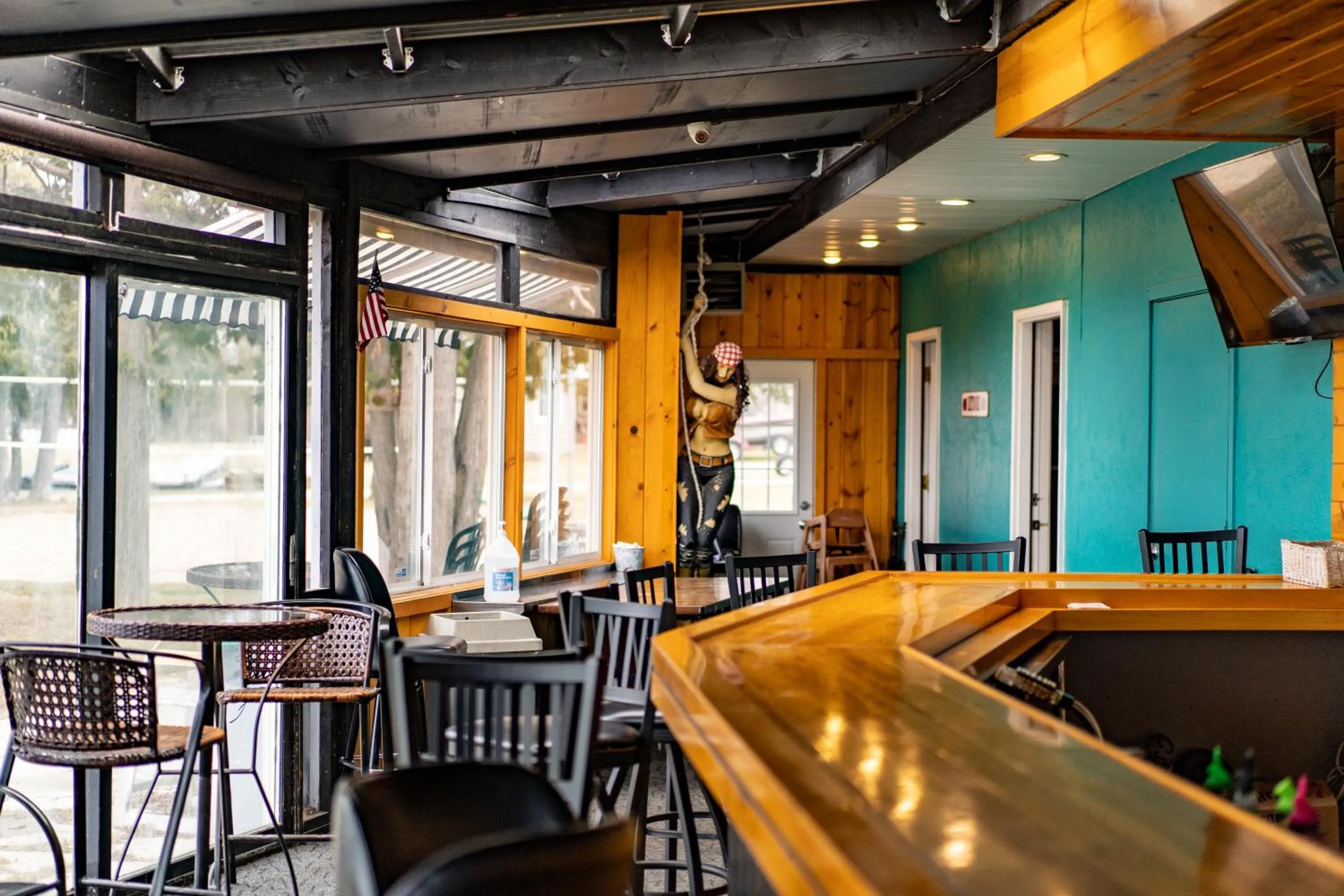 Restaurant/places to eat in Beach Harbor Resort