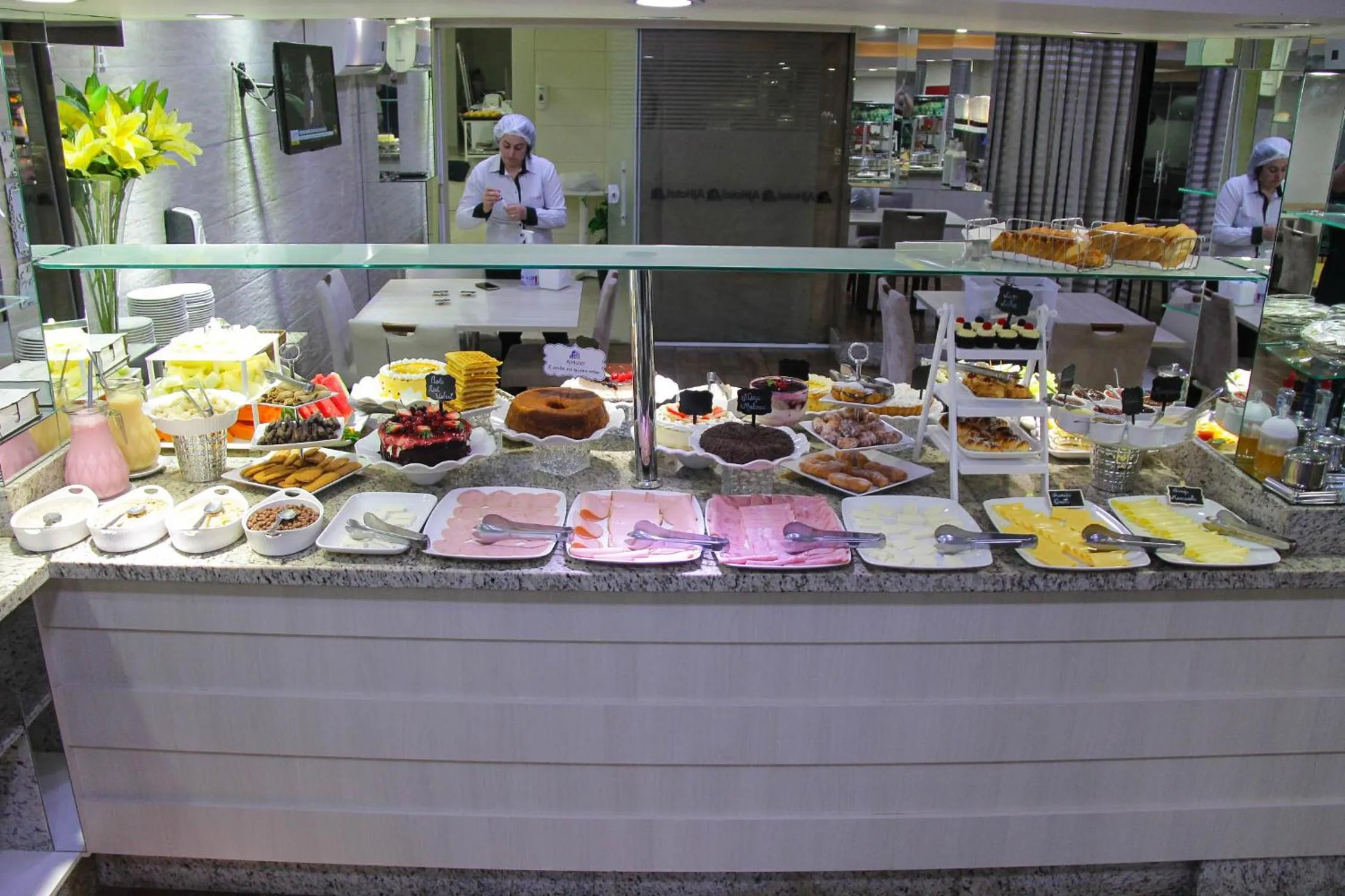 Buffet breakfast in AJ Hotel Chapecó - Fácil Acesso Pátio Shopping e Rótula da Bandeira