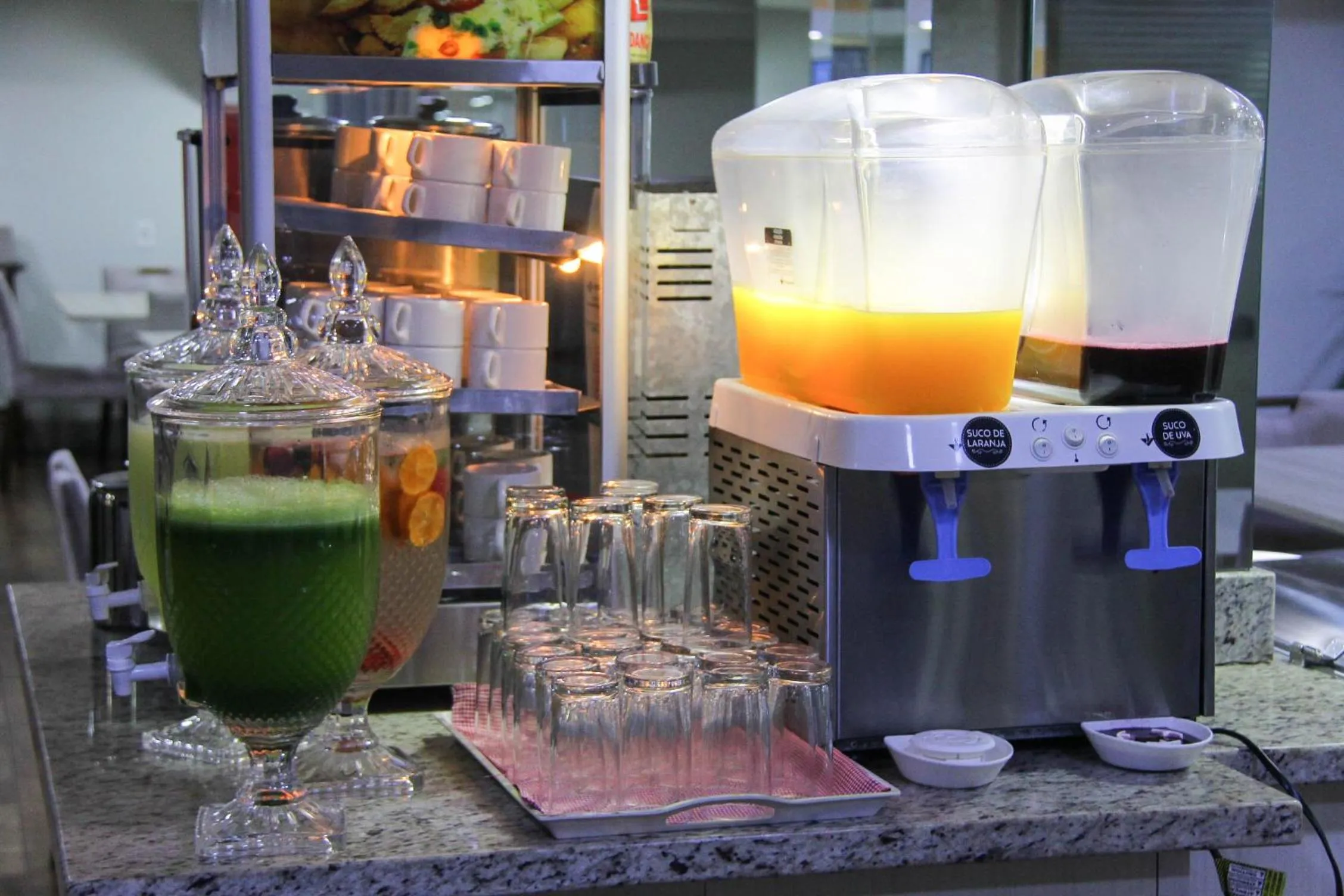 Breakfast in AJ Hotel Chapecó - Fácil Acesso Pátio Shopping e Rótula da Bandeira