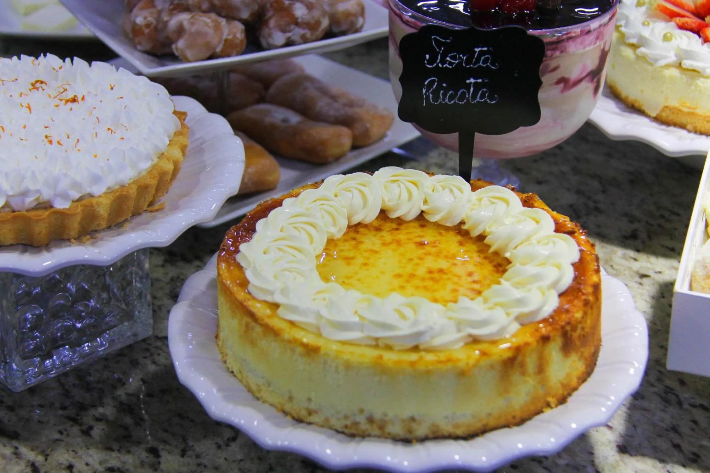 Breakfast in AJ Hotel Chapecó - Fácil Acesso Pátio Shopping e Rótula da Bandeira
