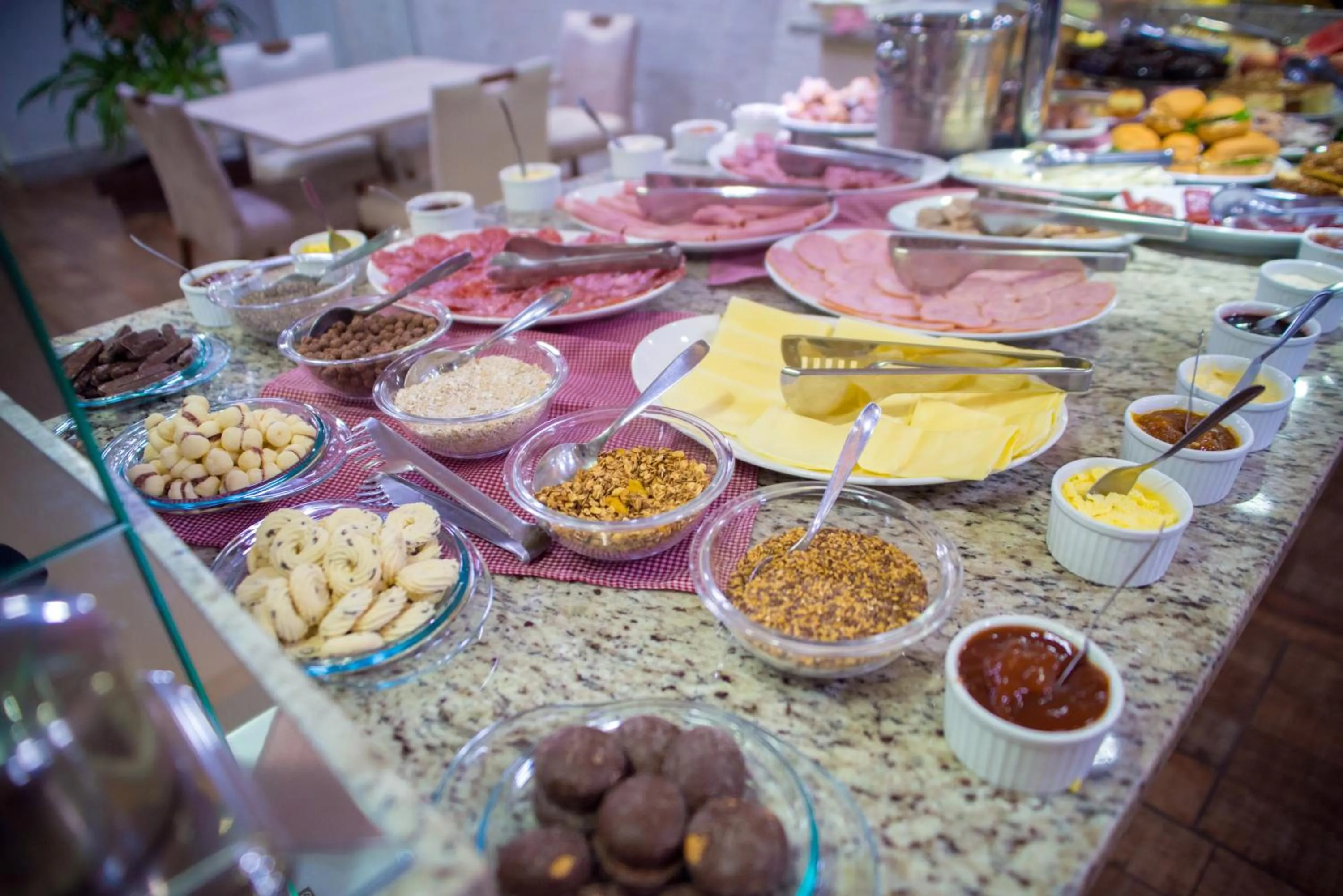 Buffet breakfast in AJ Hotel Chapecó - Fácil Acesso Pátio Shopping e Rótula da Bandeira