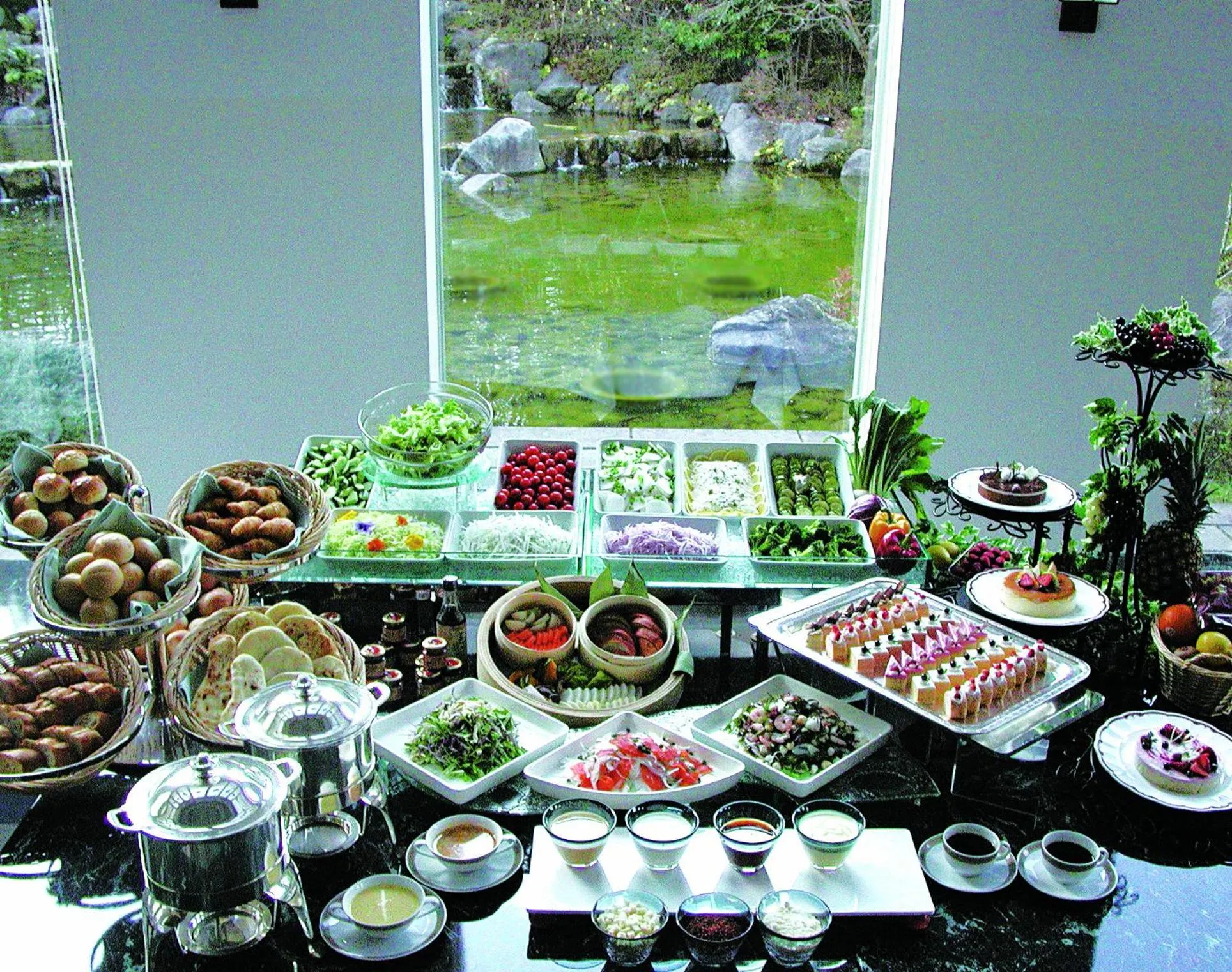Buffet breakfast in Okura Akademia Park Hotel