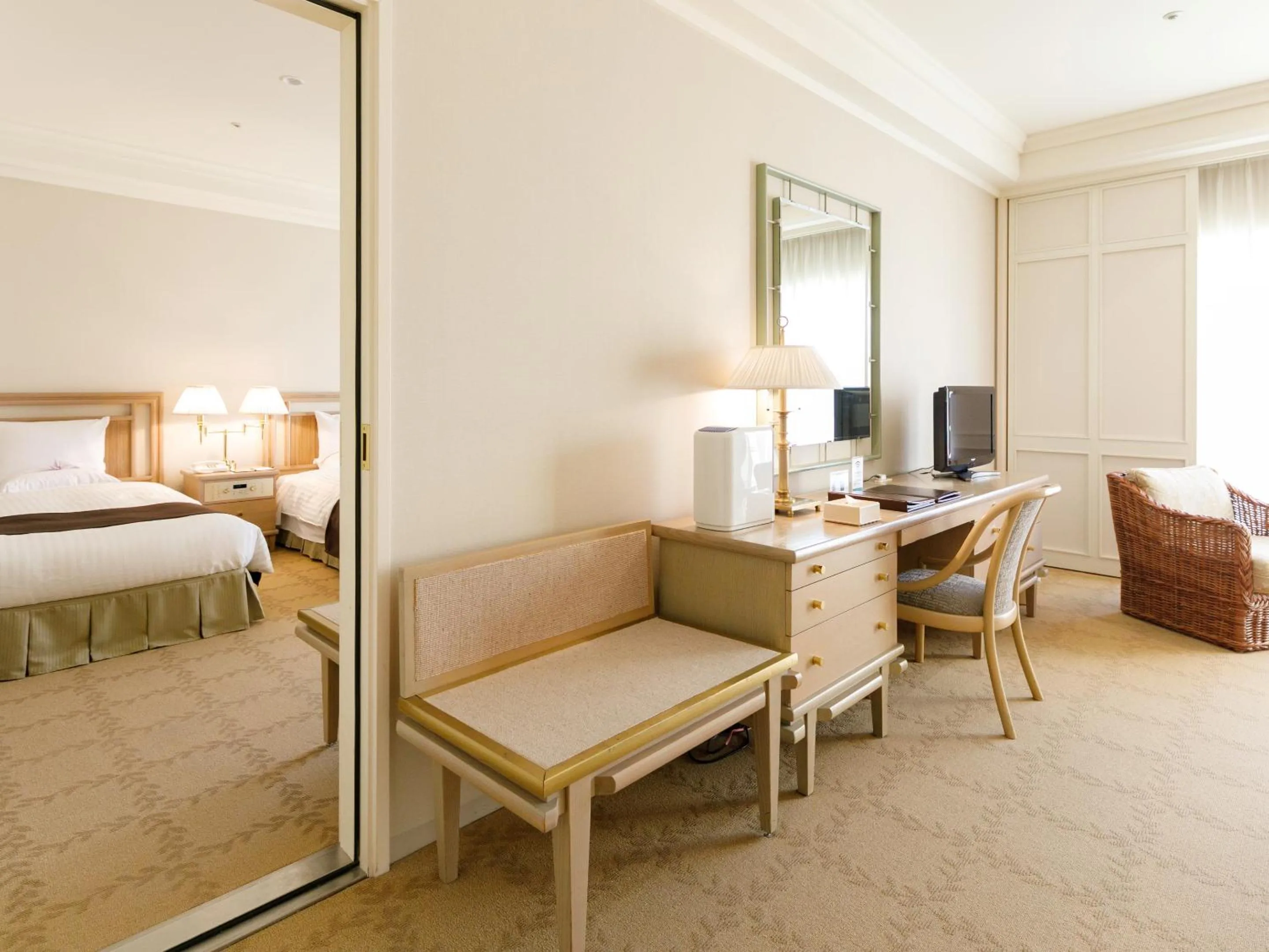 Photo of the whole room, Bed in Okura Akademia Park Hotel