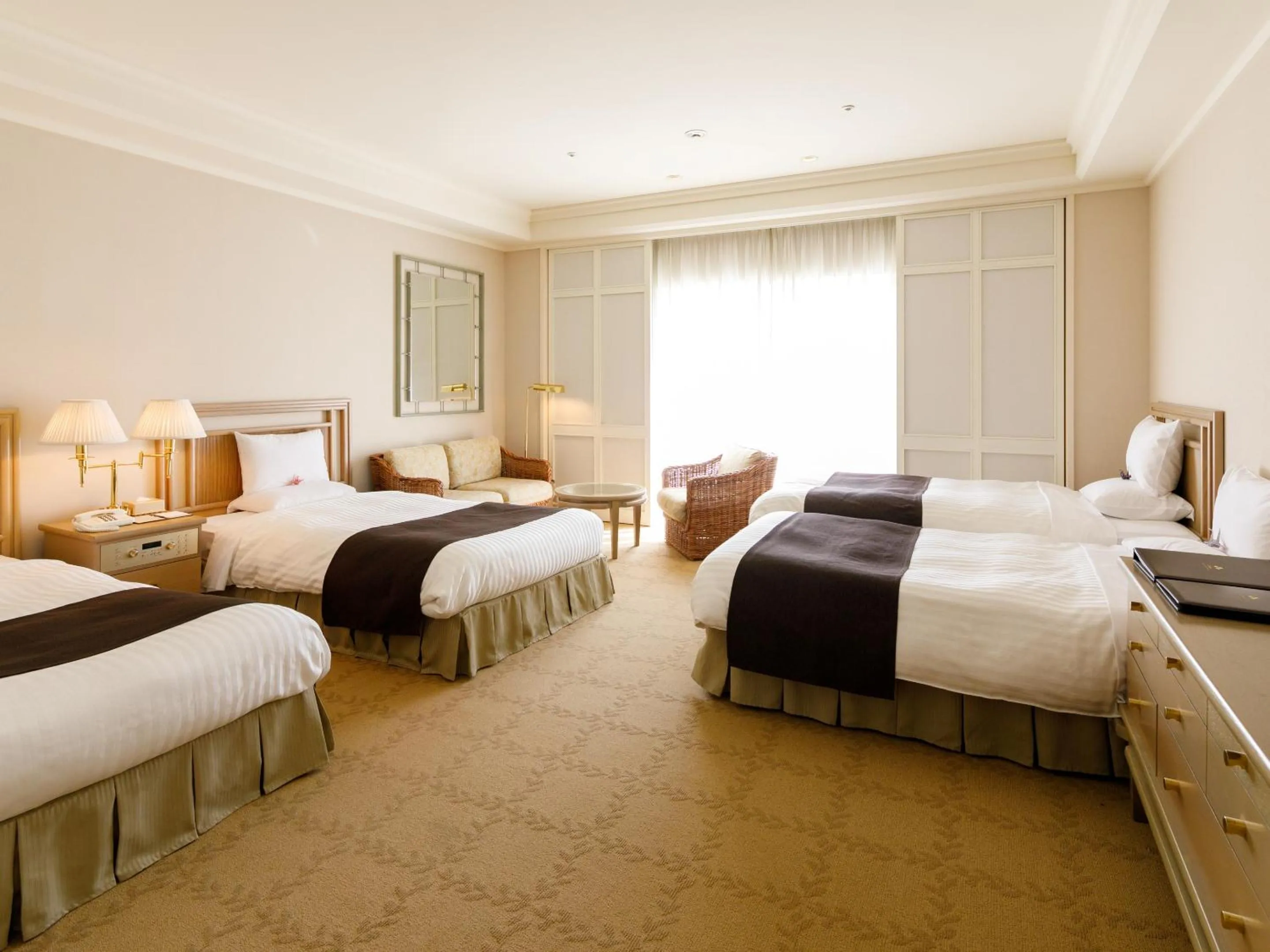Photo of the whole room, Bed in Okura Akademia Park Hotel