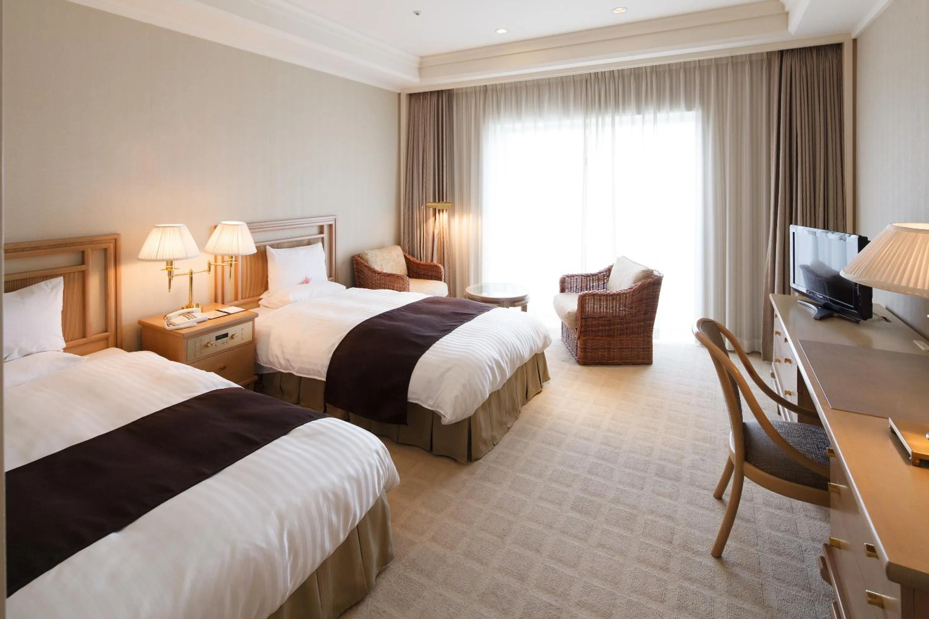 Photo of the whole room, Bed in Okura Akademia Park Hotel