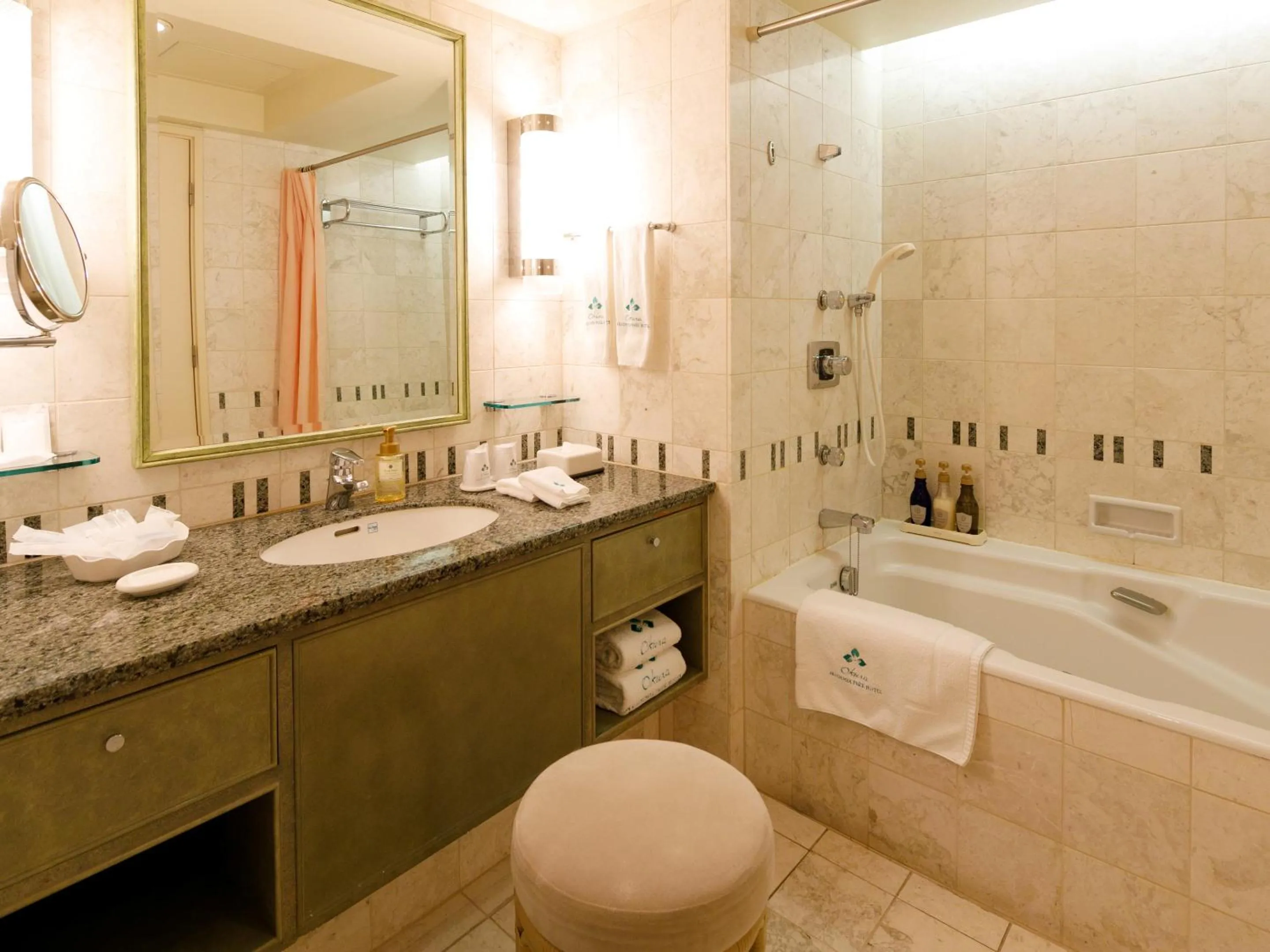 Bathroom in Okura Akademia Park Hotel