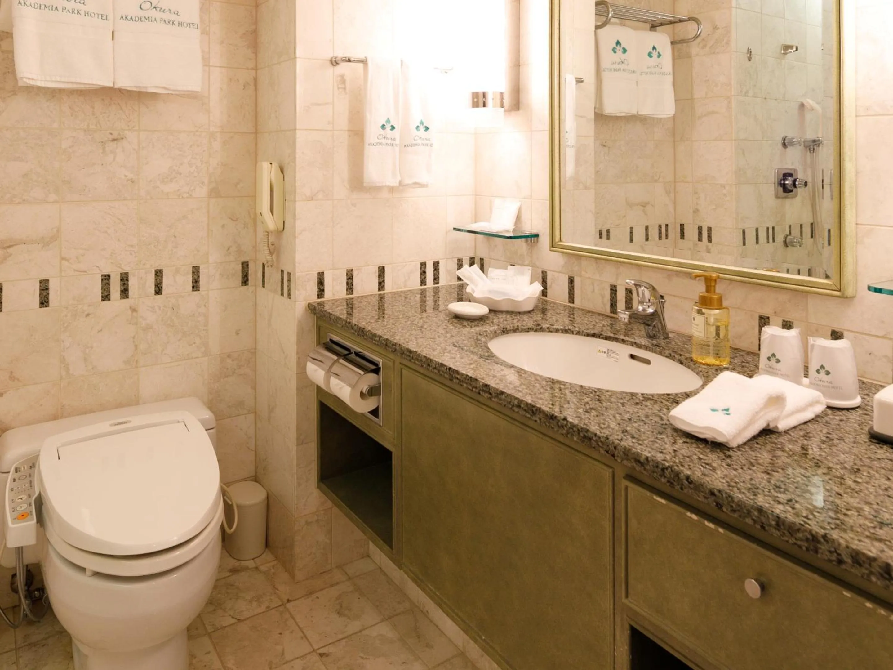 Bathroom in Okura Akademia Park Hotel
