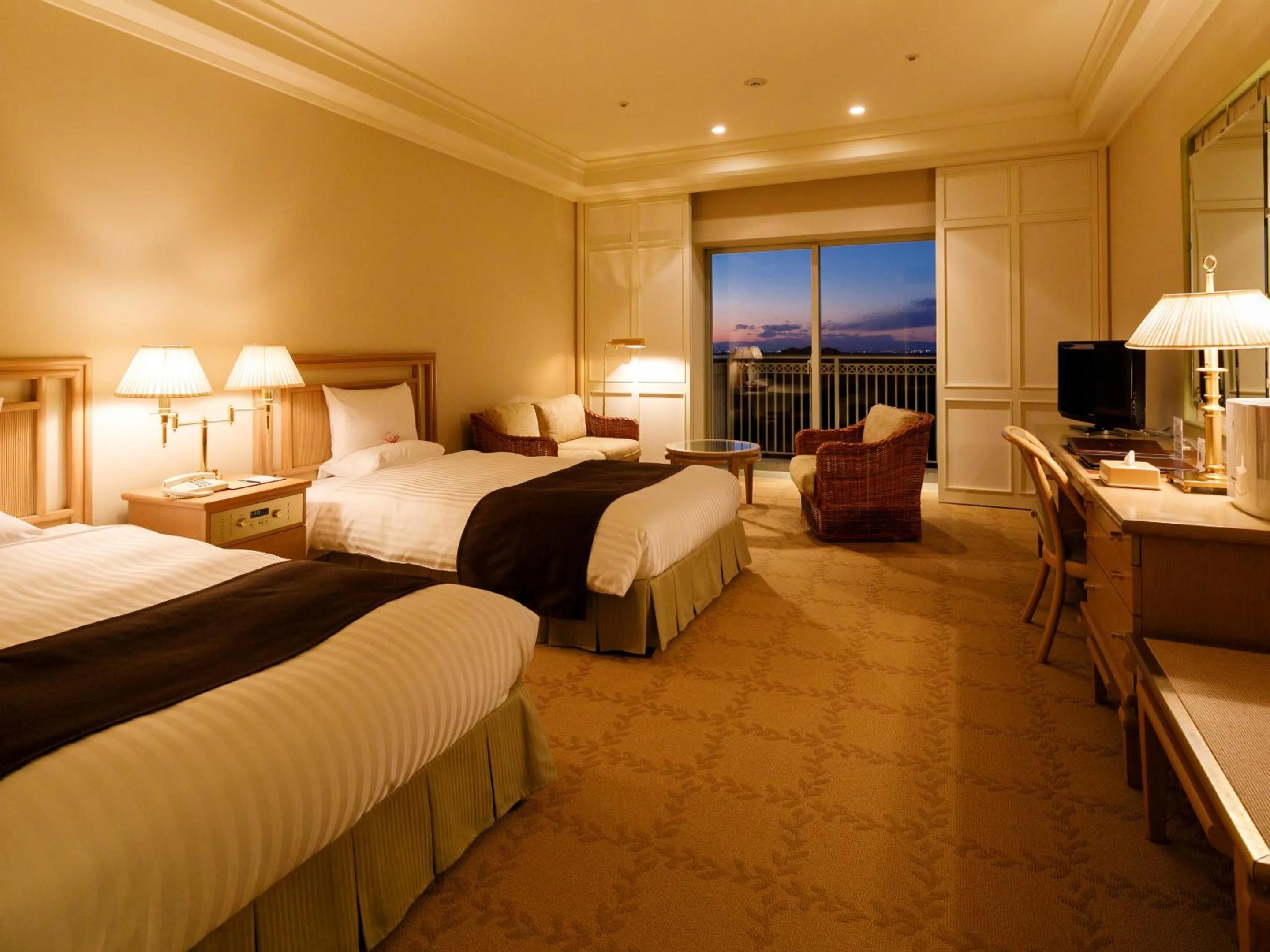 Photo of the whole room, Bed in Okura Akademia Park Hotel
