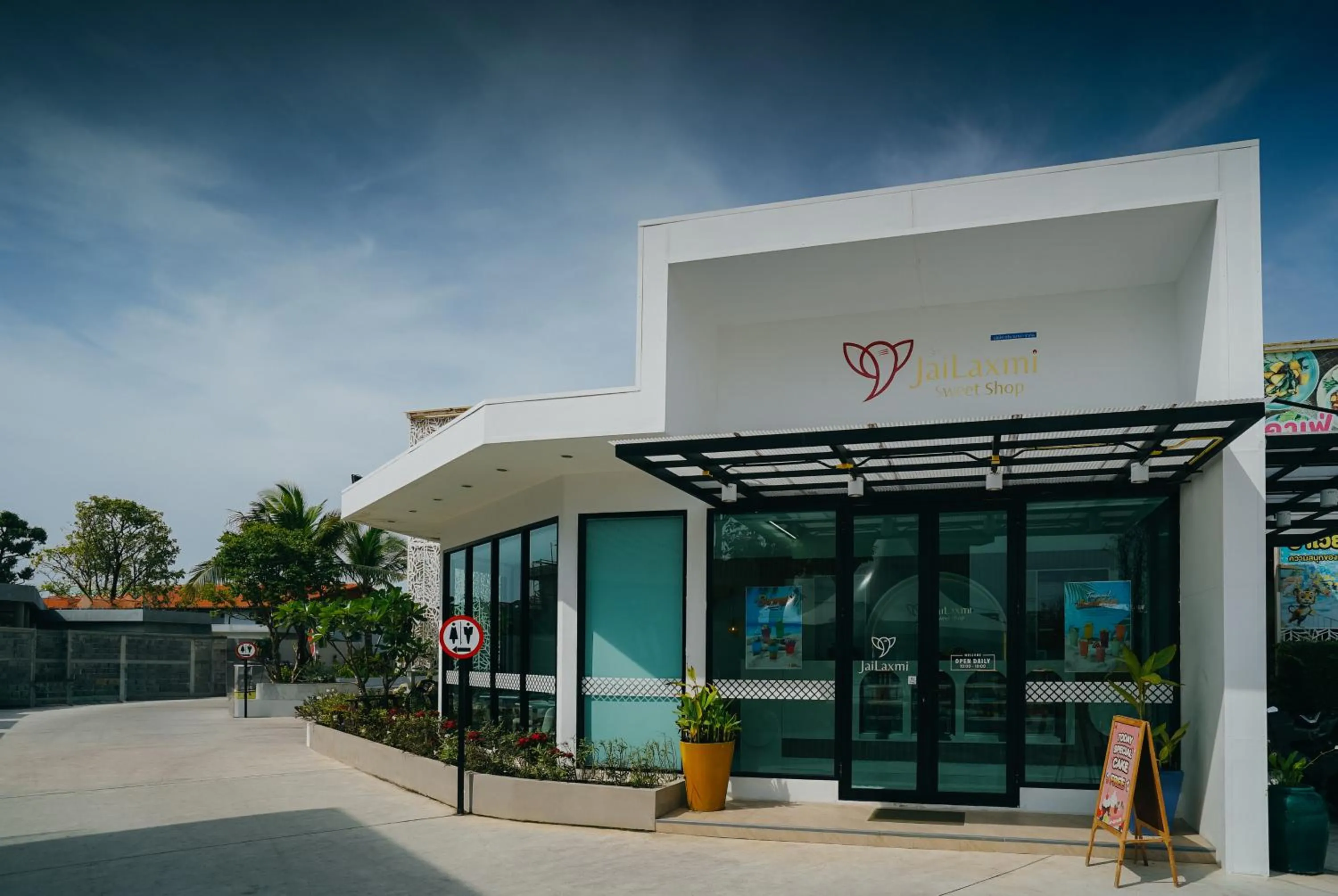 Food and drinks in Rawayana West Villas & Kids Park