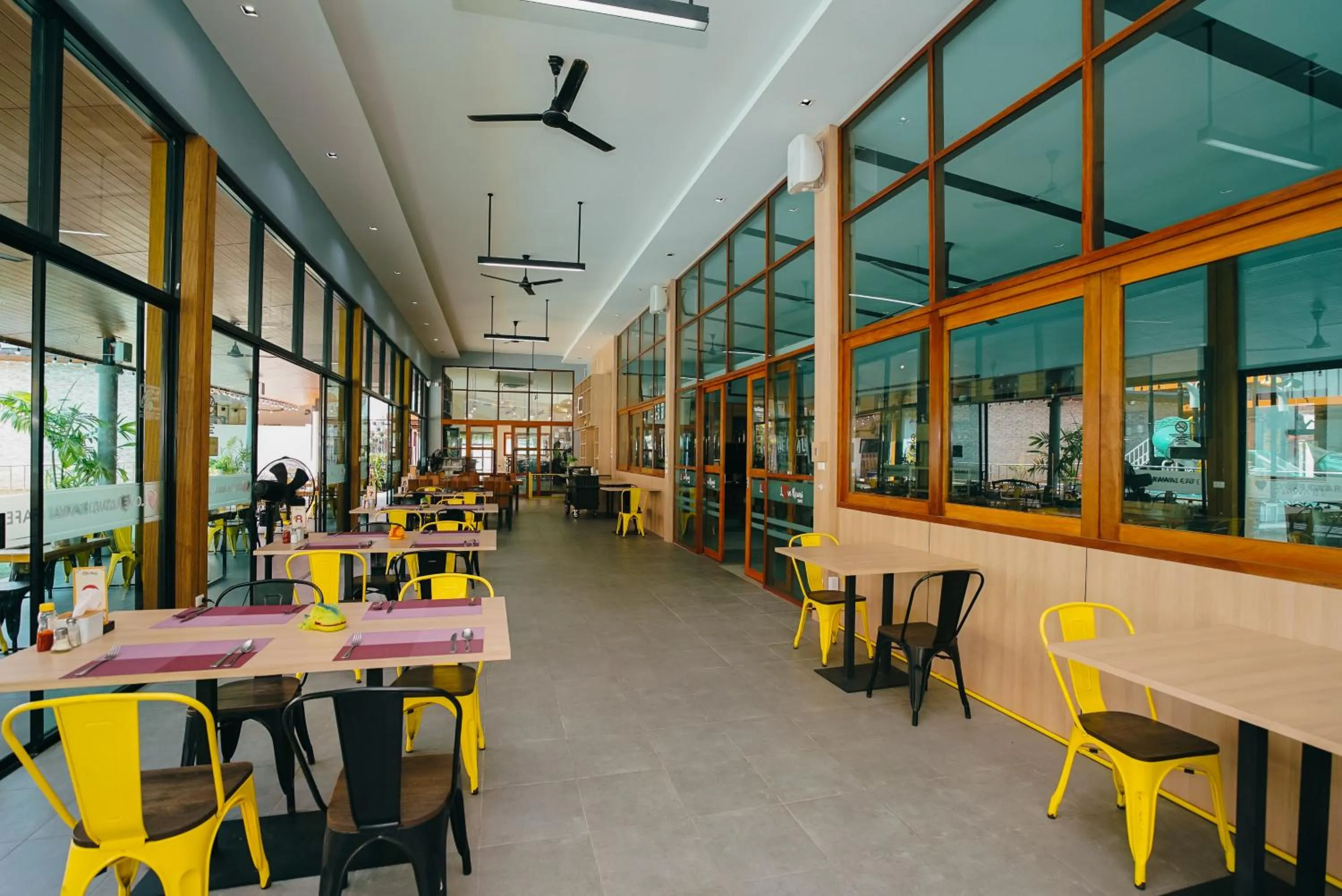 Restaurant/places to eat in Rawayana West Villas & Kids Park