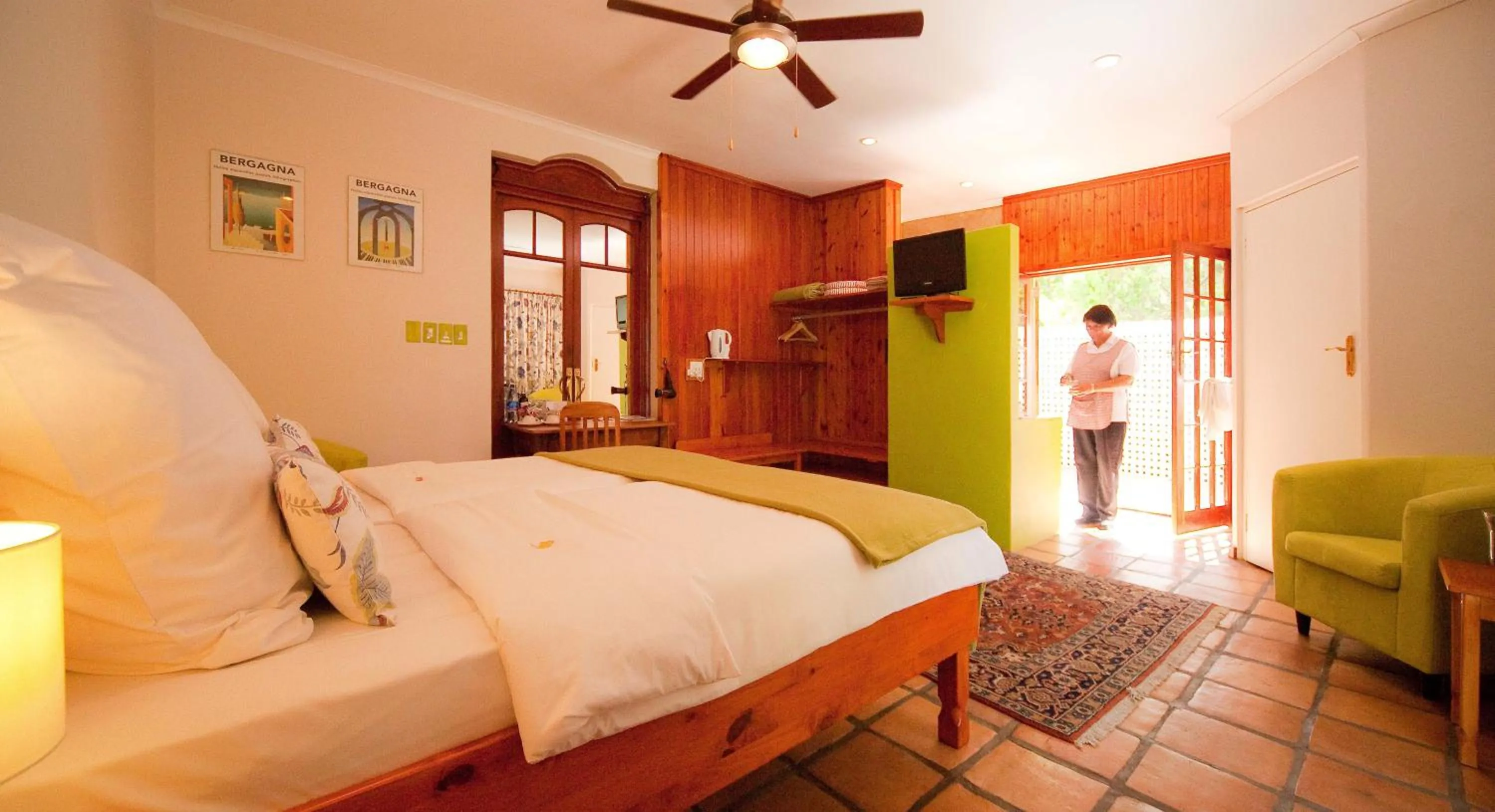 Photo of the whole room, Bed in GuBas De Hoek meet eat sleep