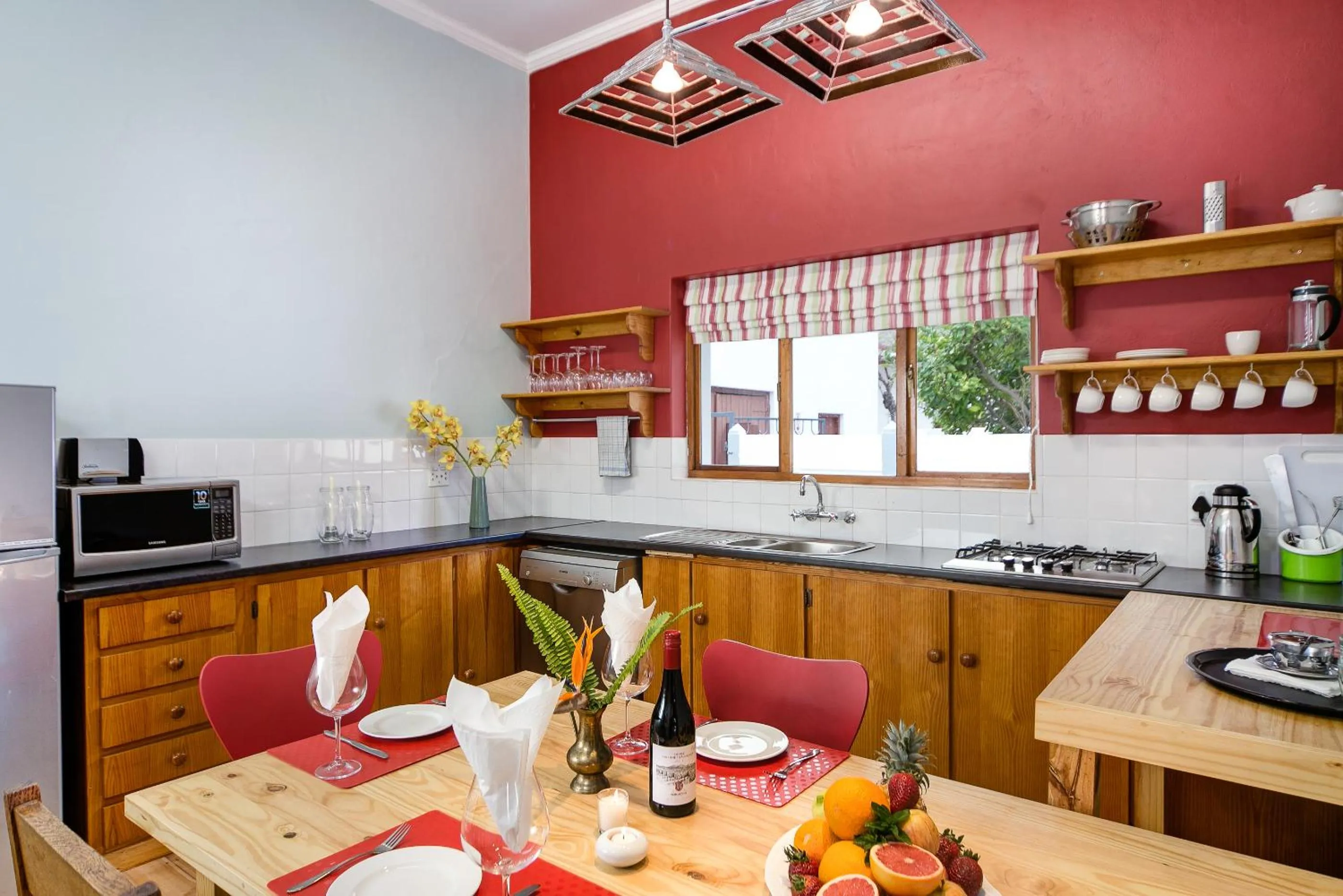 Kitchen or kitchenette in GuBas De Hoek meet eat sleep