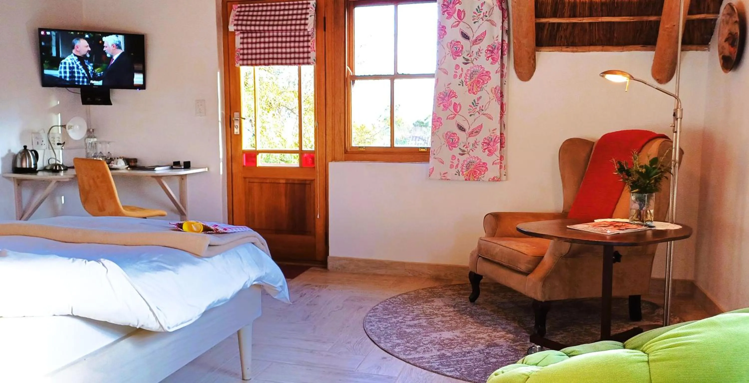 Photo of the whole room in GuBas De Hoek meet eat sleep