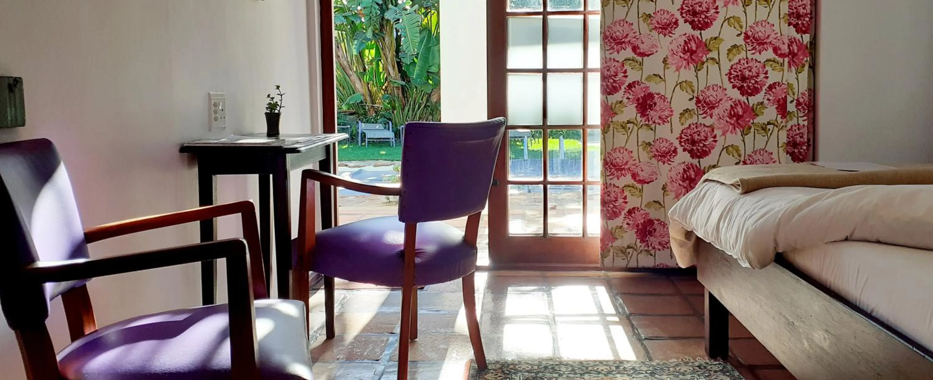 Seating area in GuBas De Hoek meet eat sleep