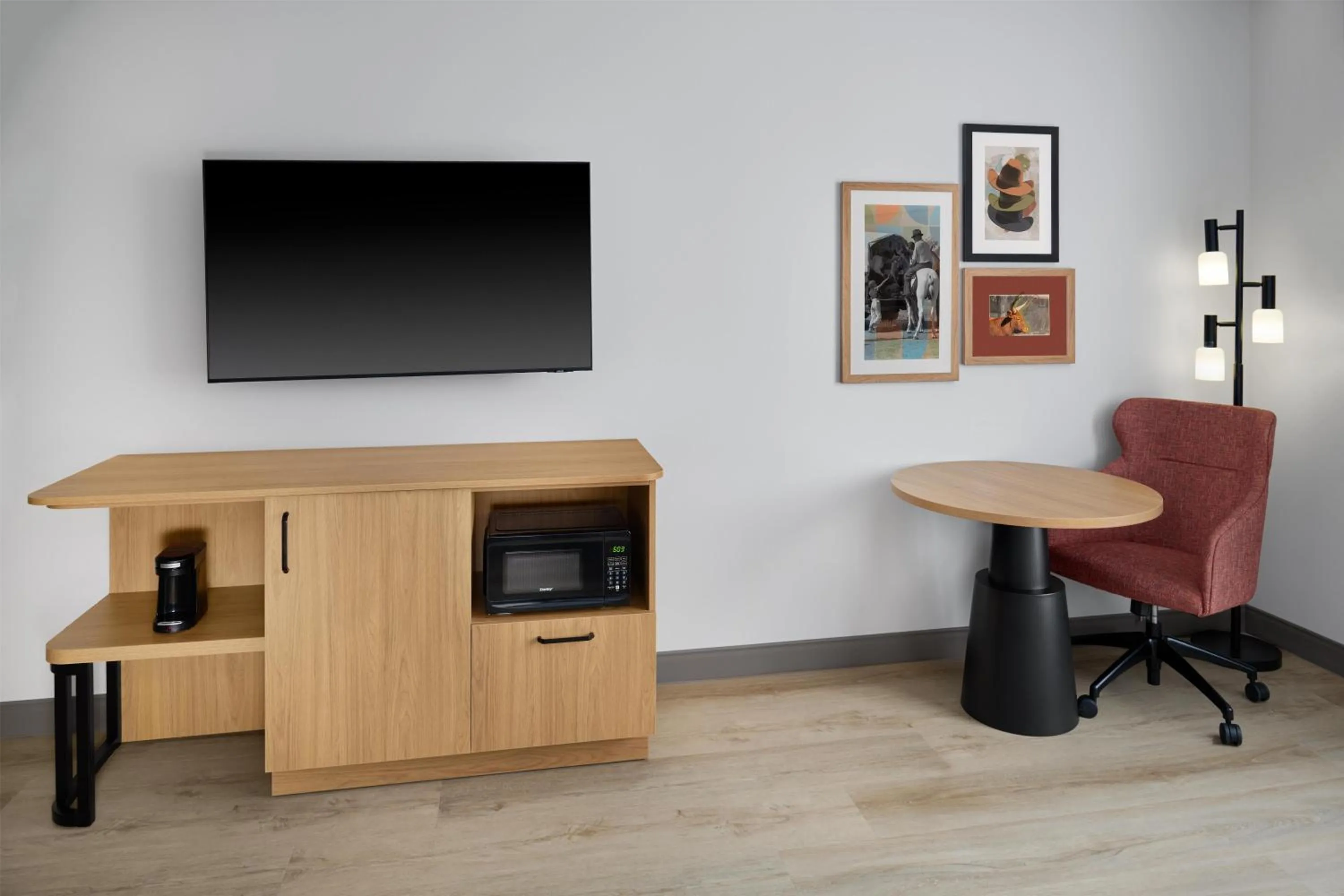 Bedroom in Hampton Inn Midland West