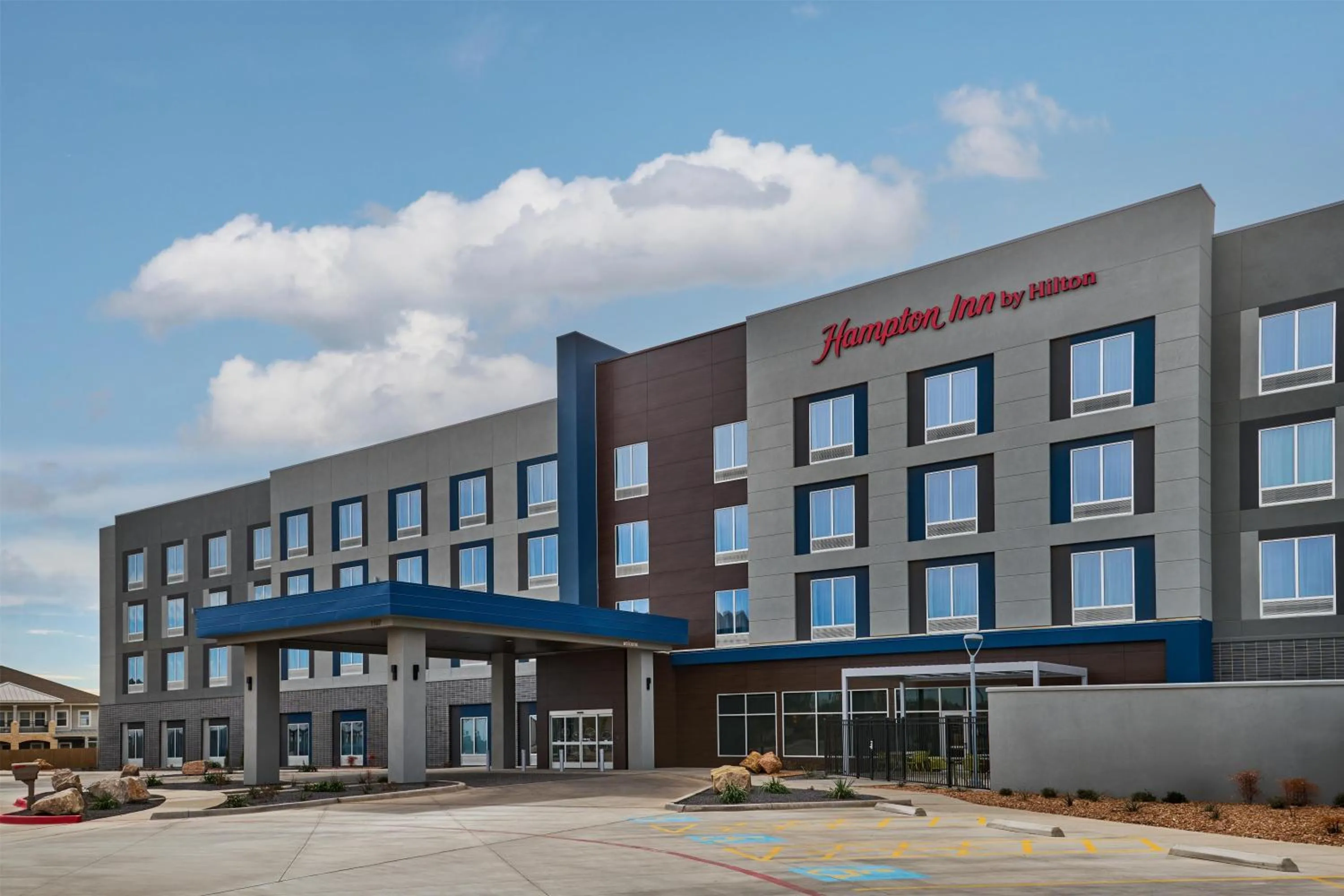 Property building in Hampton Inn Midland West