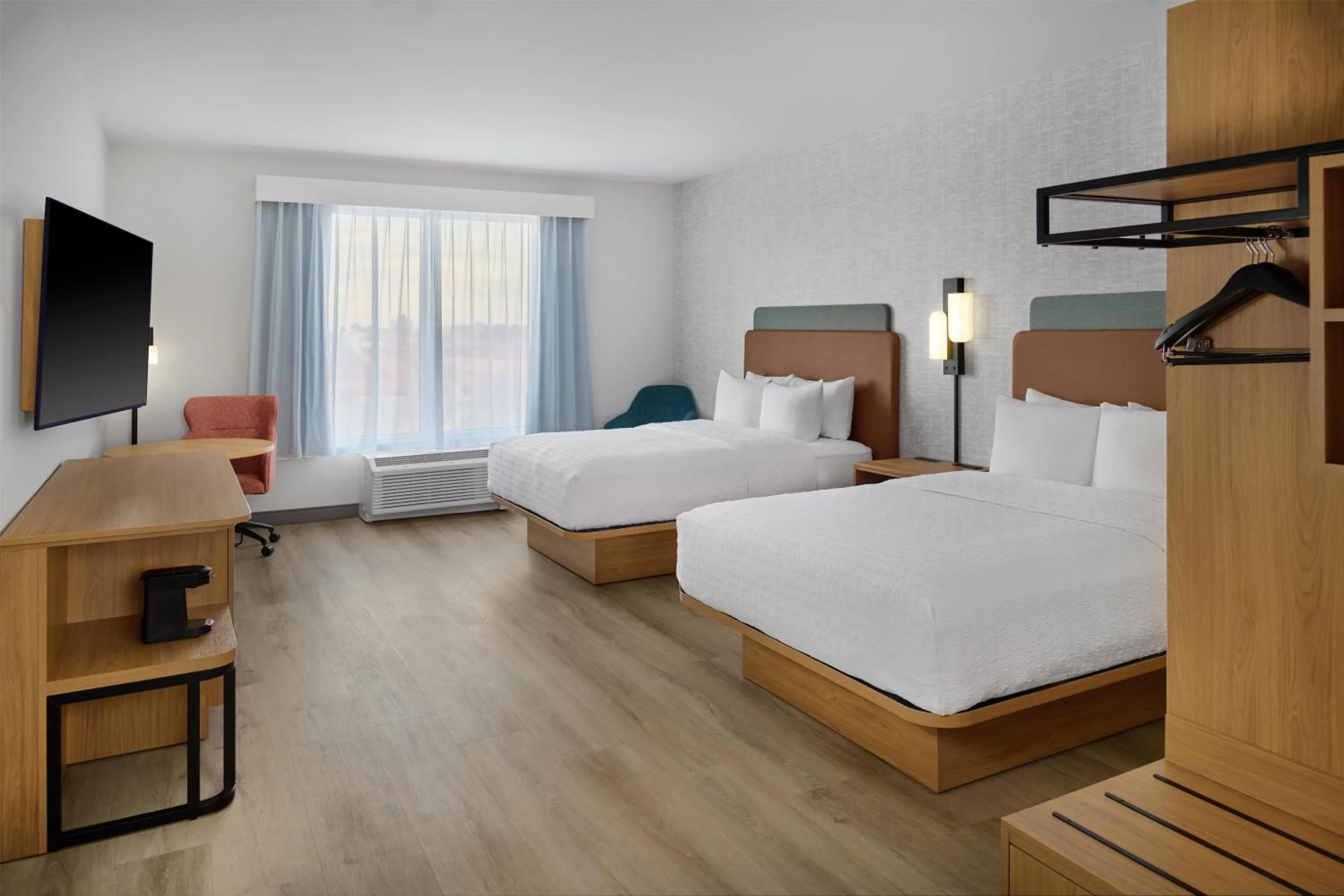 Bed in Hampton Inn Midland West