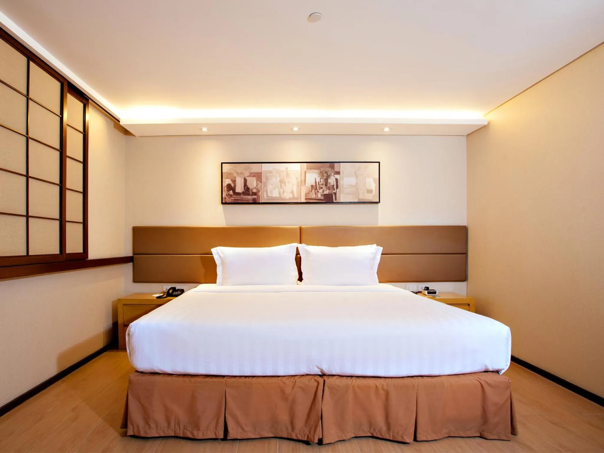 Decorative detail, Bed in Jinjiang Inn - Makati