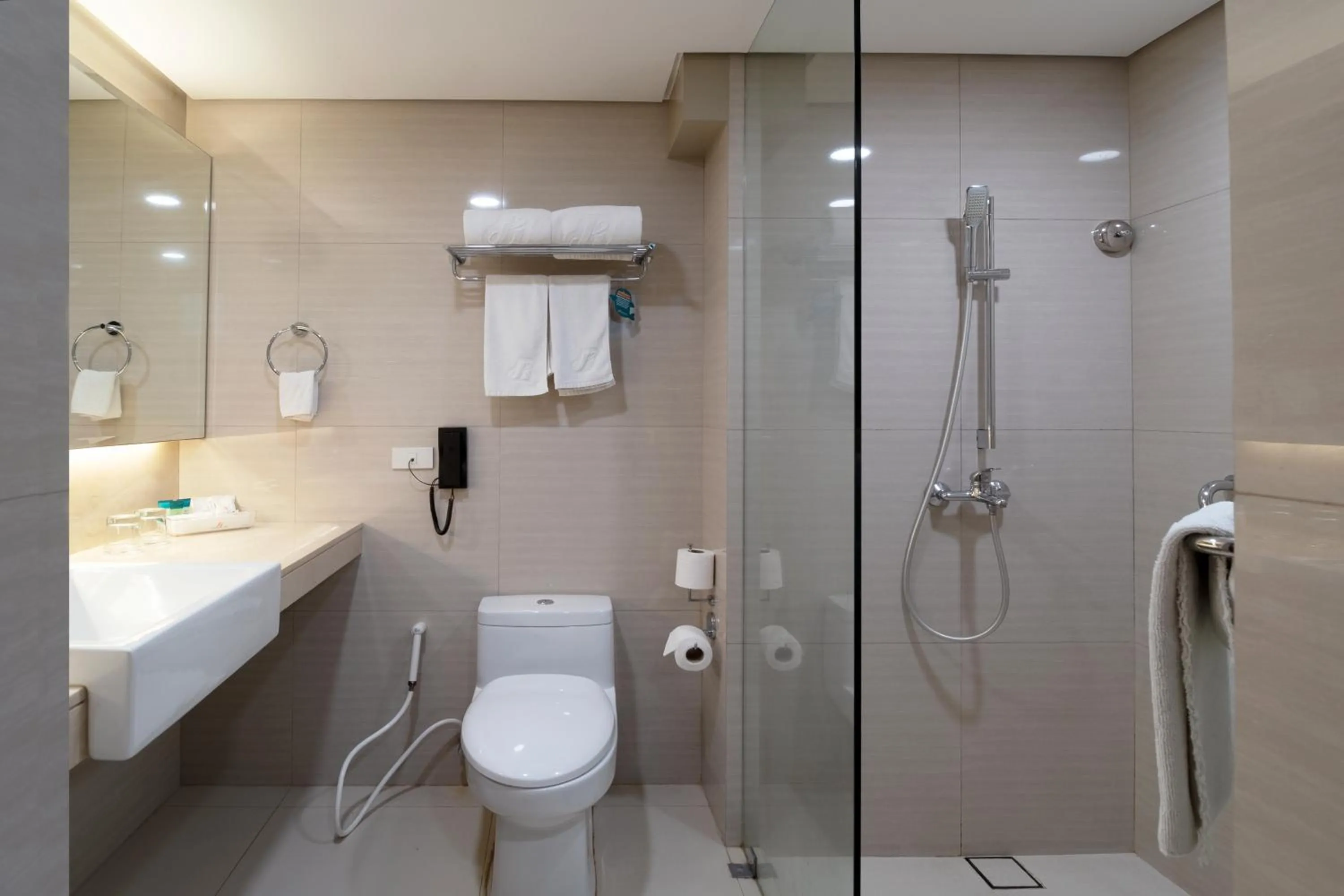 Bathroom in Jinjiang Inn - Makati