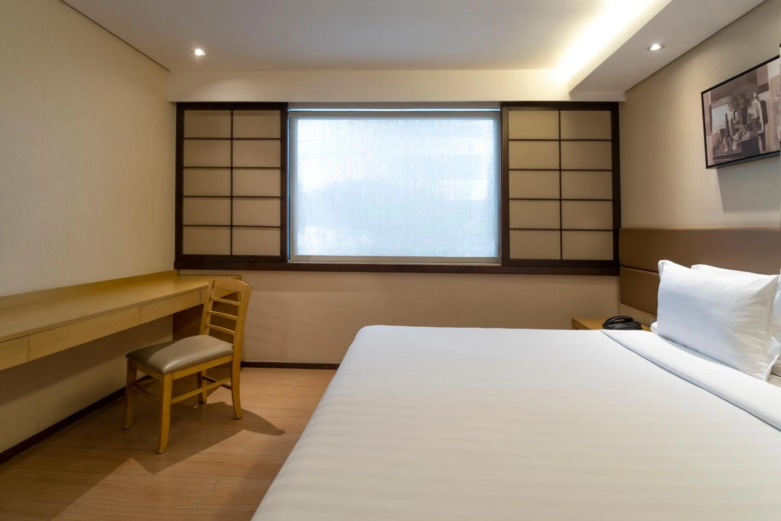 Photo of the whole room, Bed in Jinjiang Inn - Makati