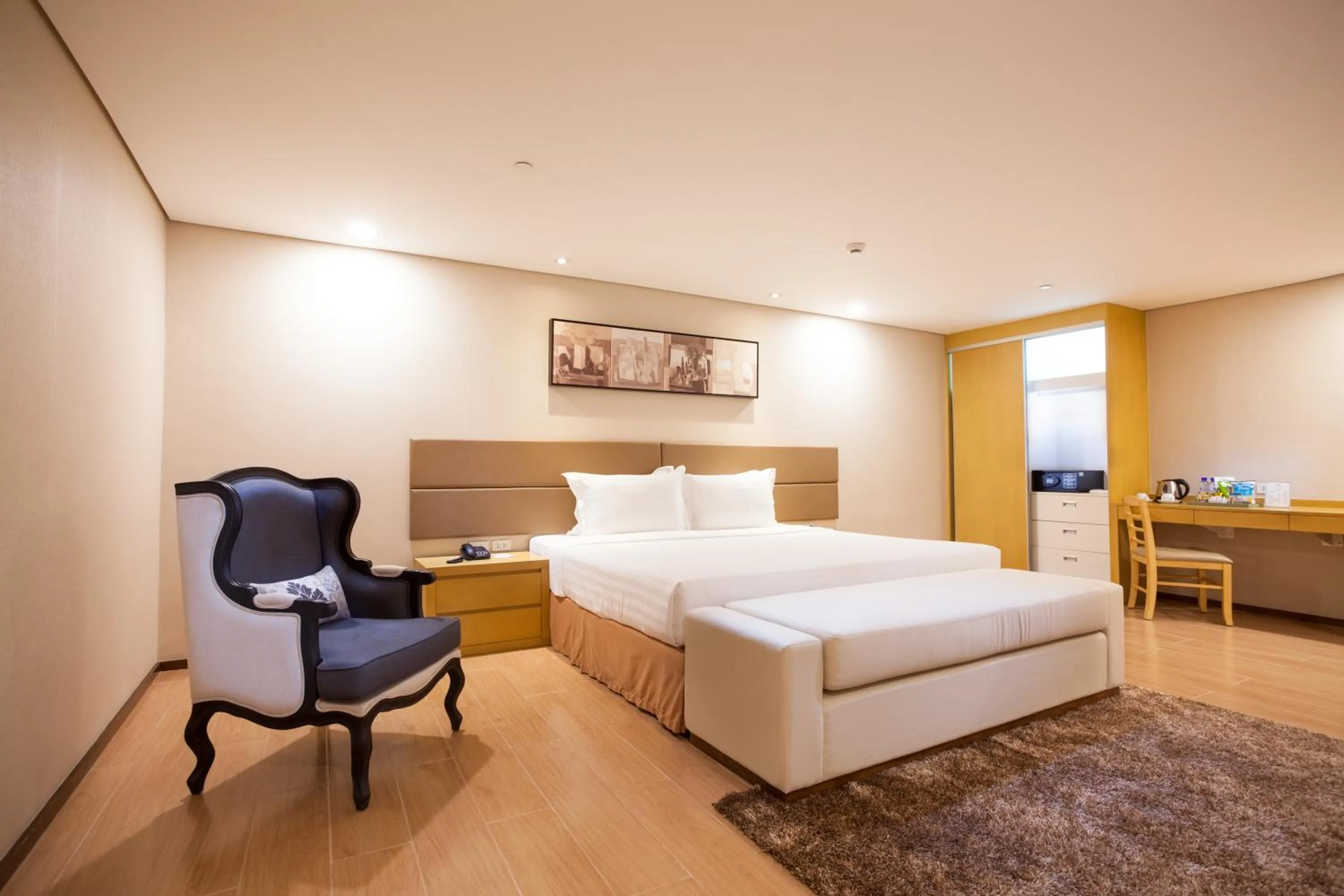 Photo of the whole room, Bed in Jinjiang Inn - Makati