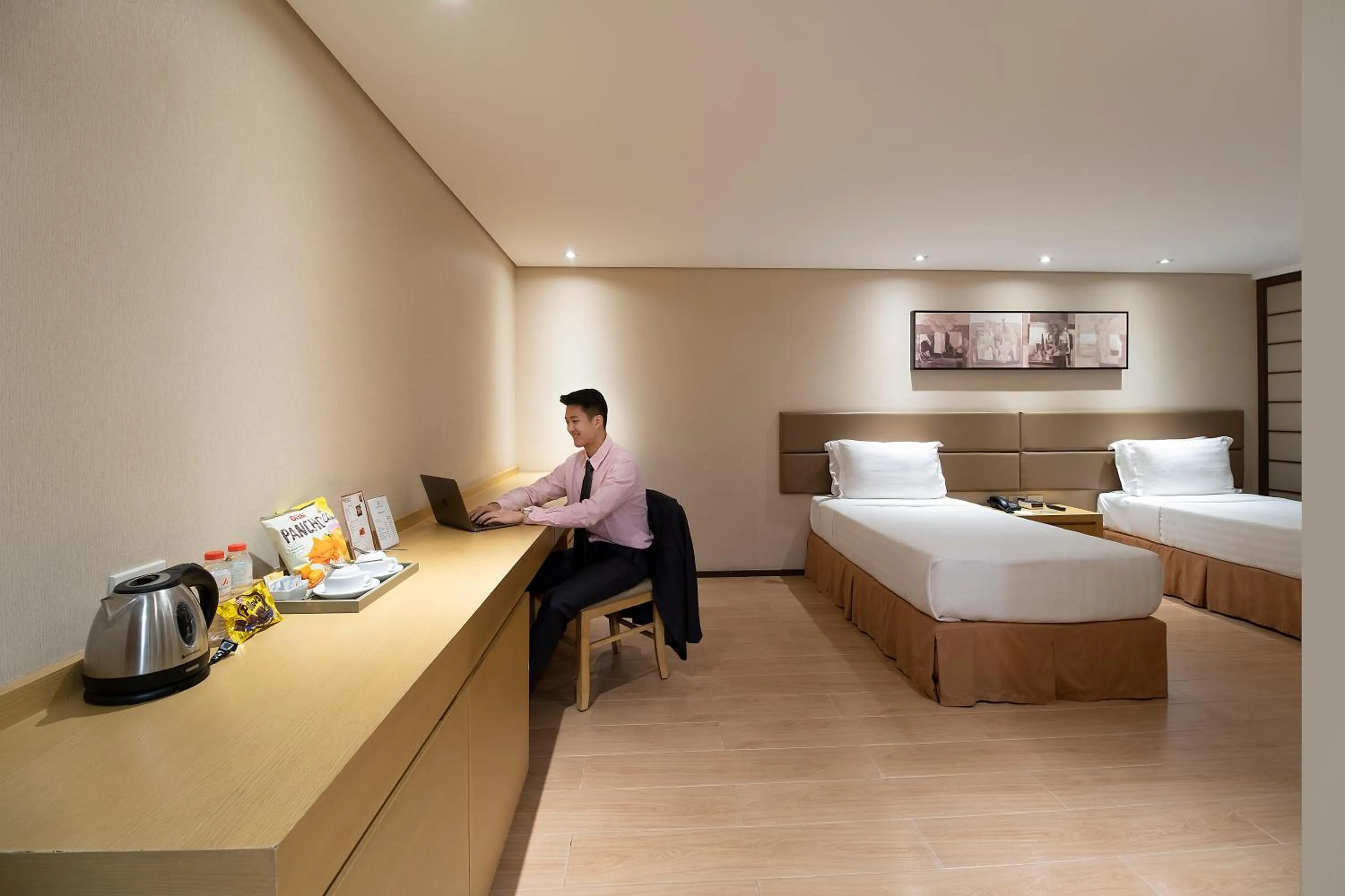 Bedroom, Bed in Jinjiang Inn - Makati