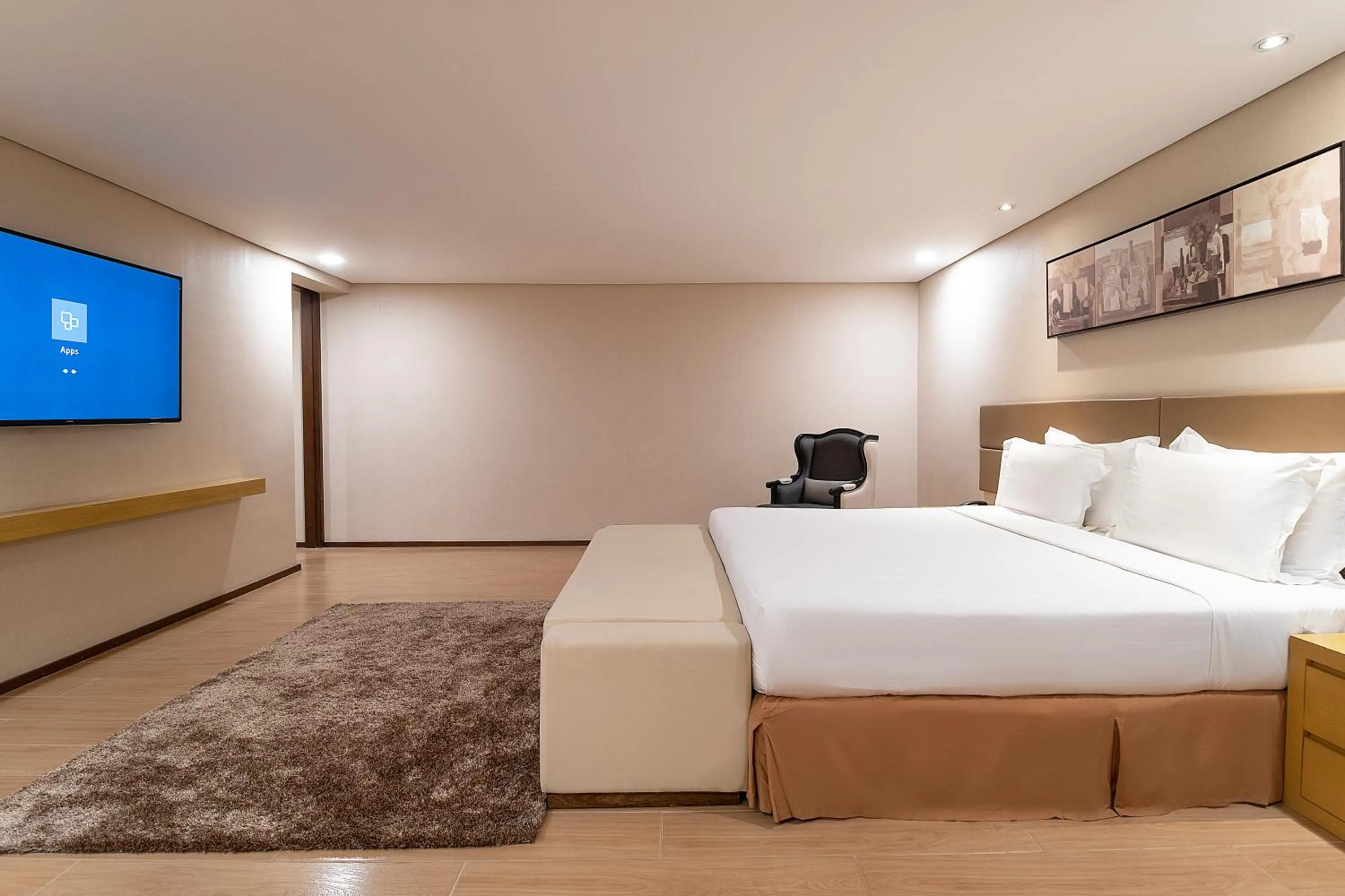 Photo of the whole room, Bed in Jinjiang Inn - Makati