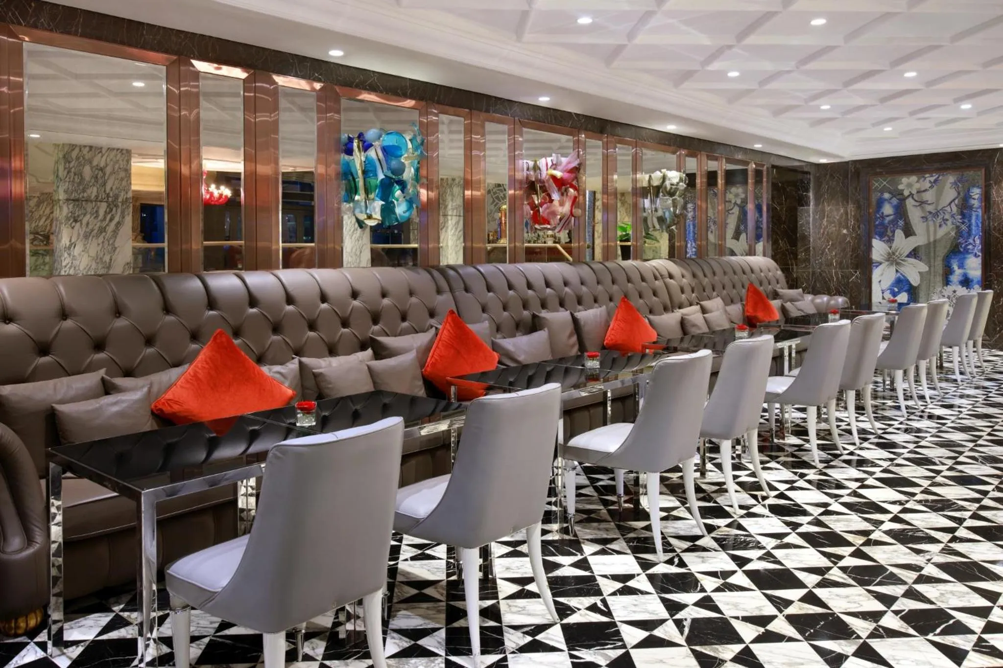 Restaurant/places to eat in The Reverie Saigon Residential Suites