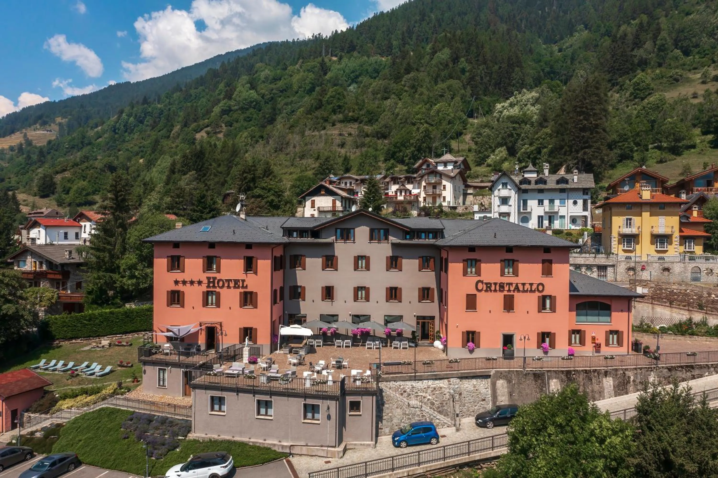 Property building in Hotel Garnì Cristallo