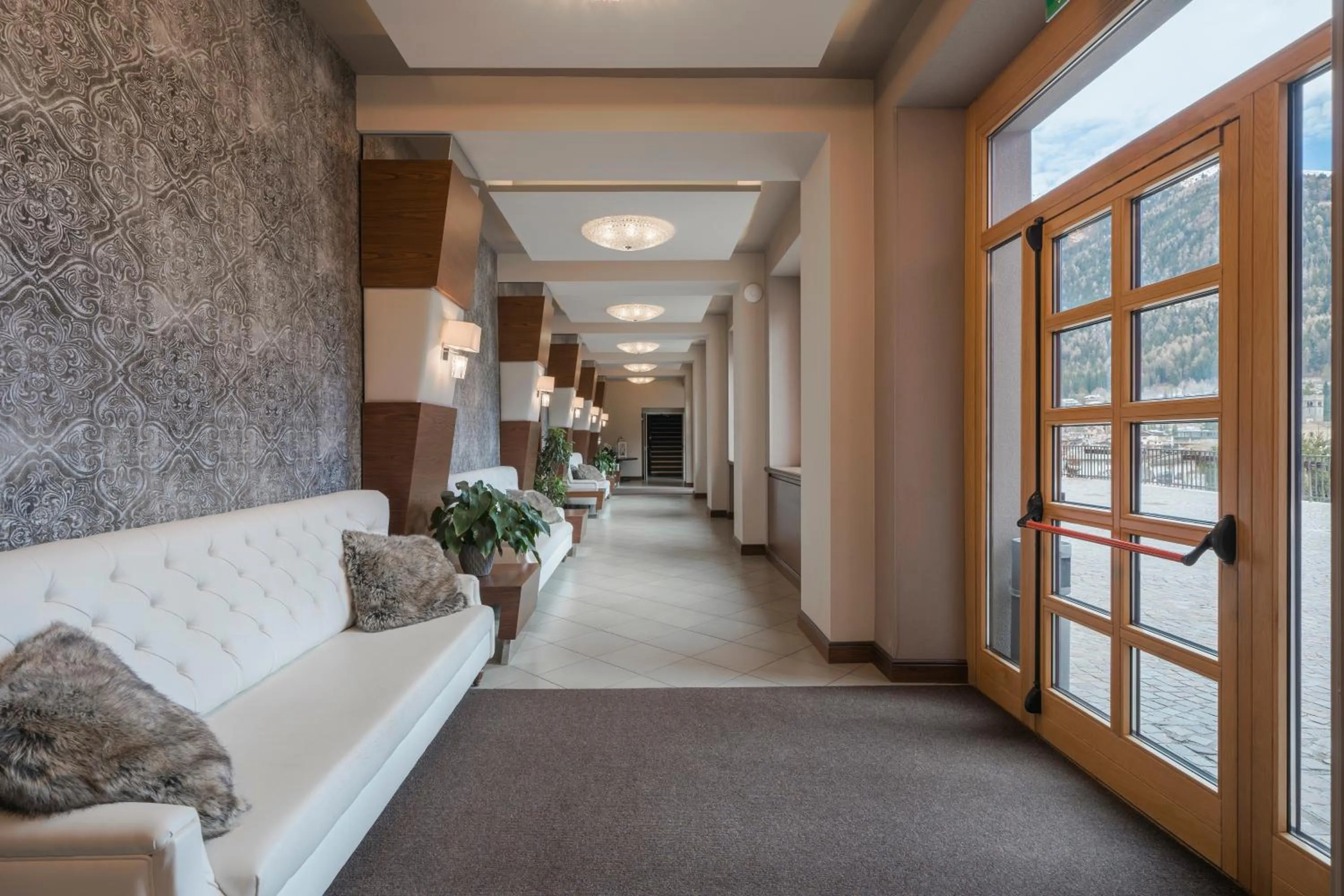 Lobby or reception in Hotel Garnì Cristallo