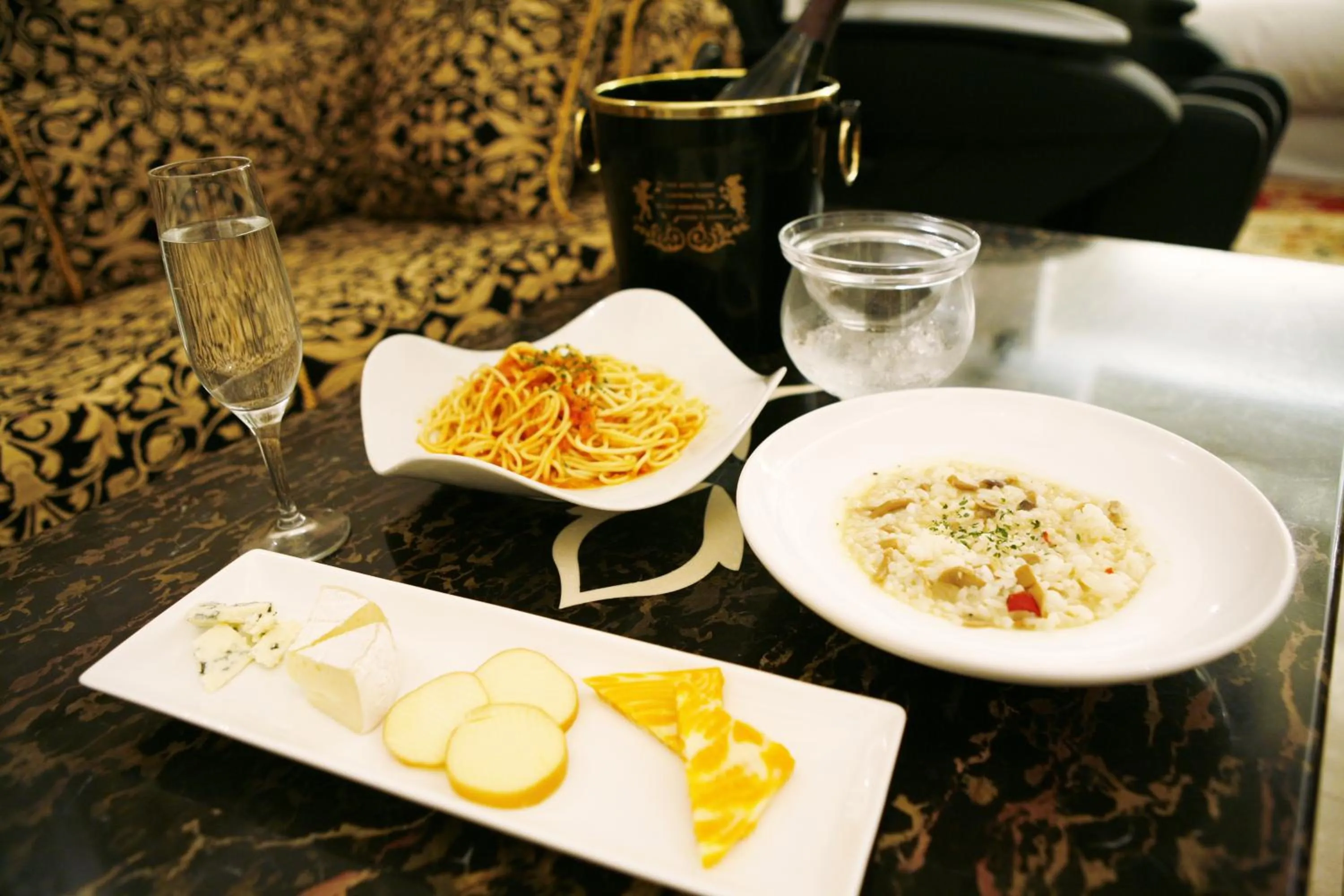 Food in Meguro Emperor (Adult Only)