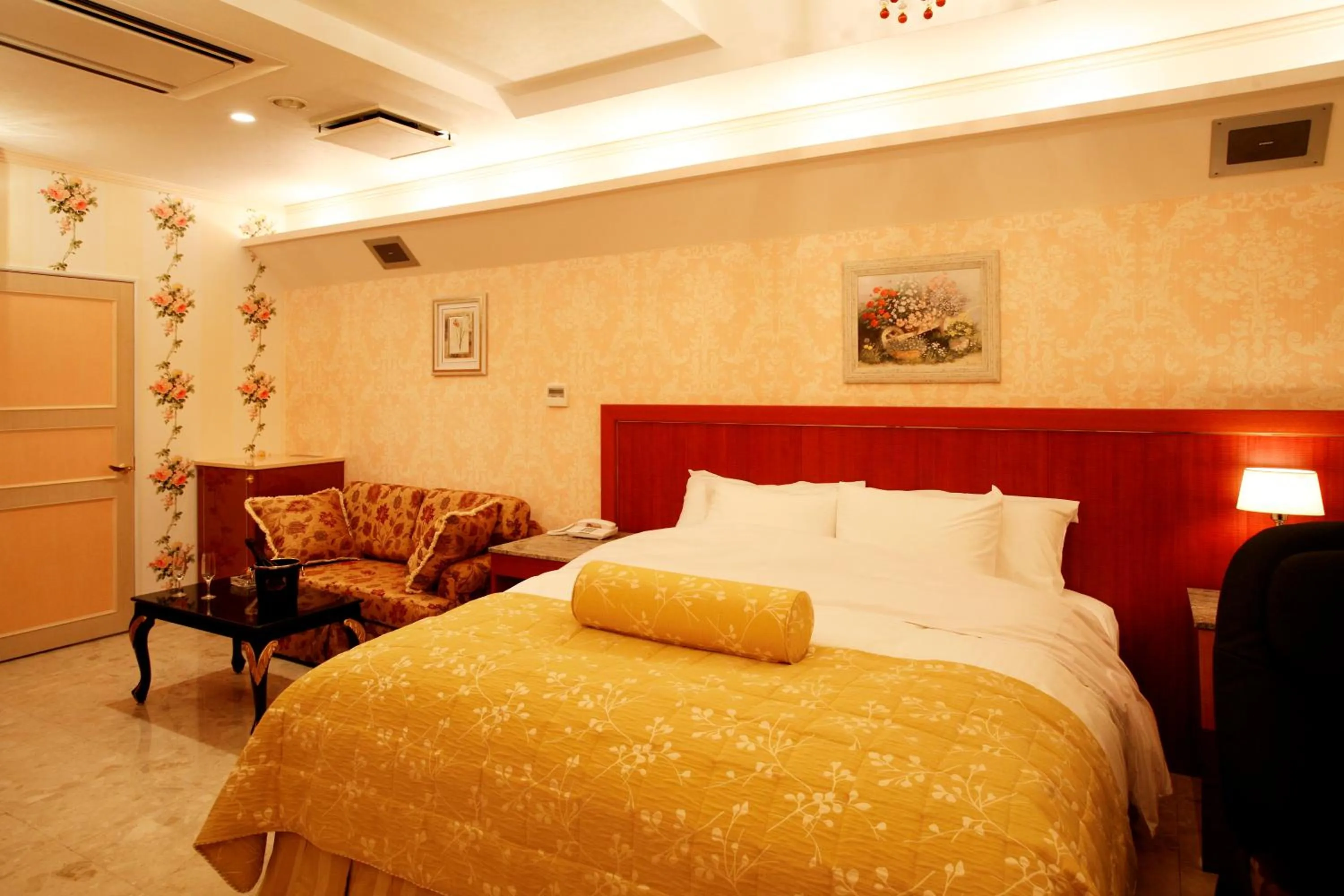 Photo of the whole room, Bed in Meguro Emperor (Adult Only)