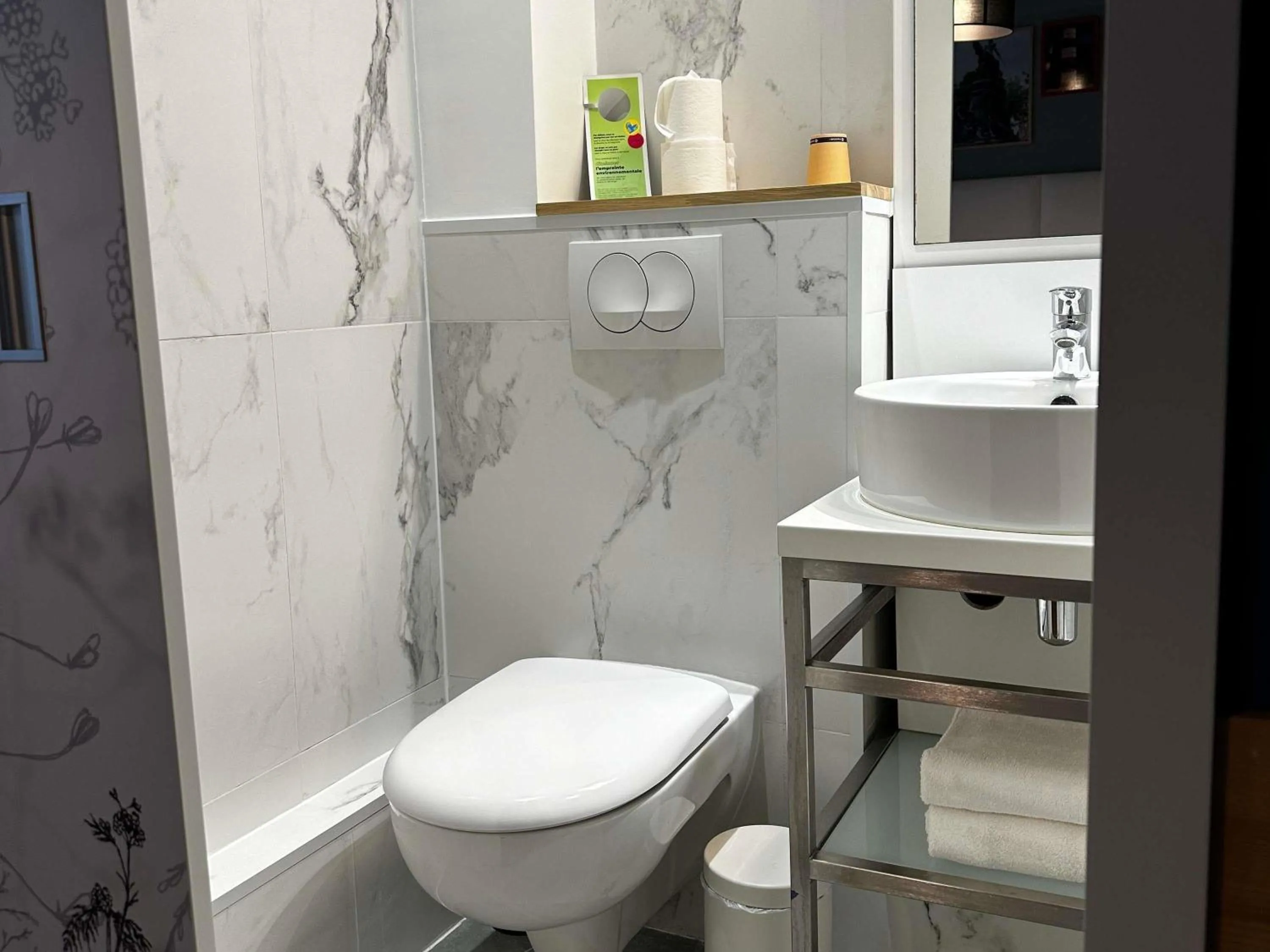 Bedroom in greet hotel Lille Gare Flandres - Groupe Accor