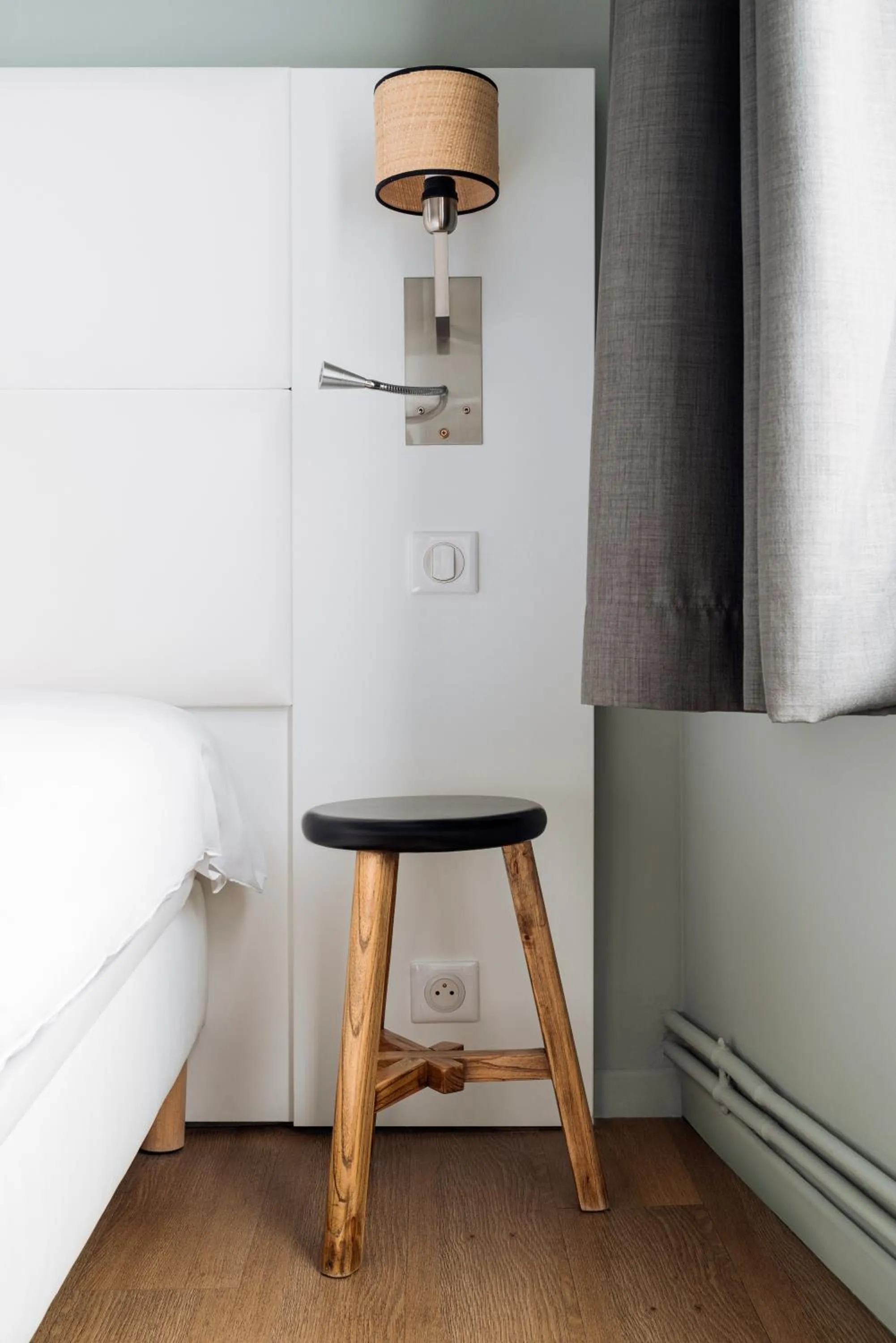 hair dresser, Bathroom in Hôtel Calm Lille