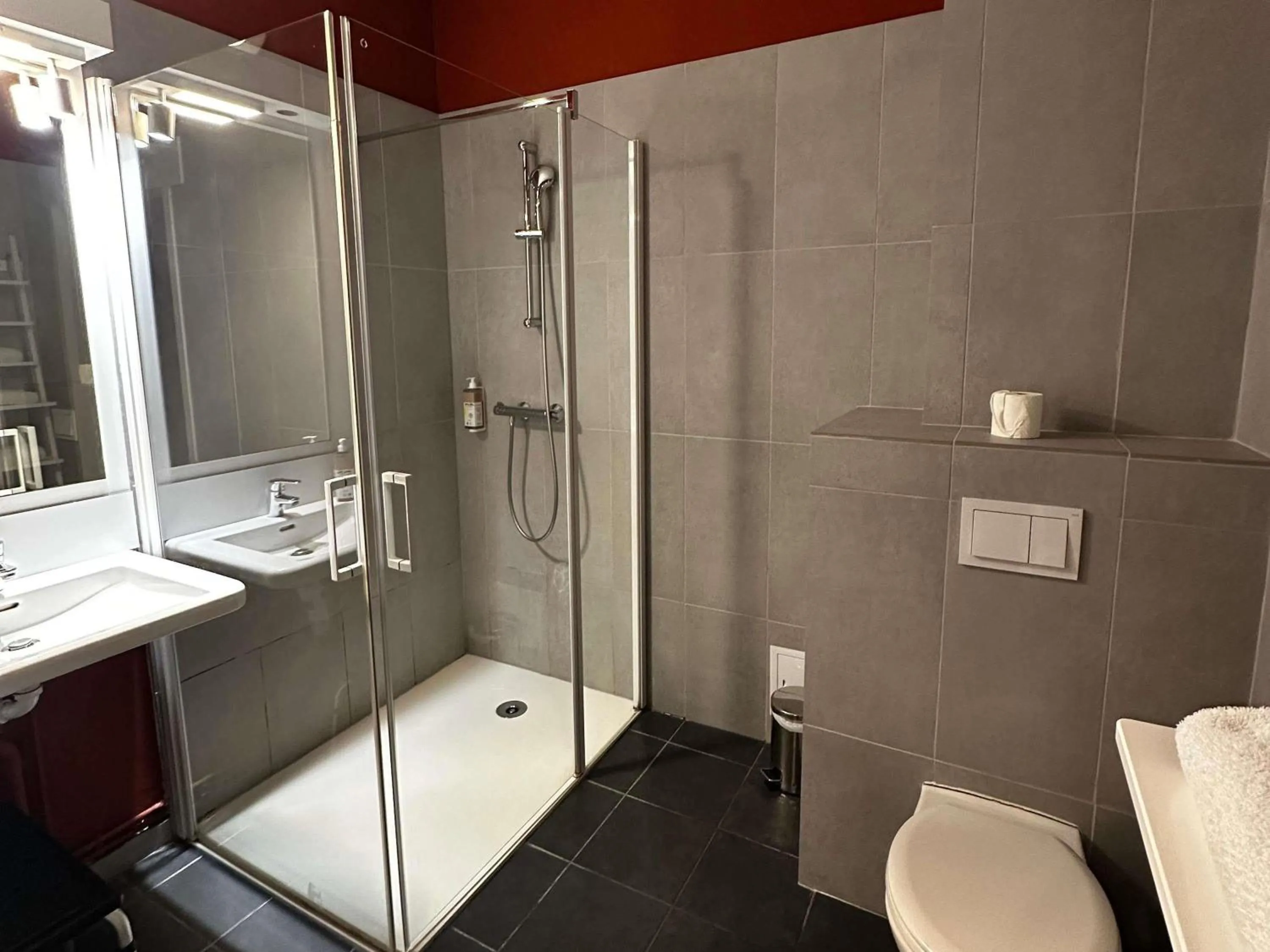 Bedroom in greet hotel Lille Gare Flandres - Groupe Accor