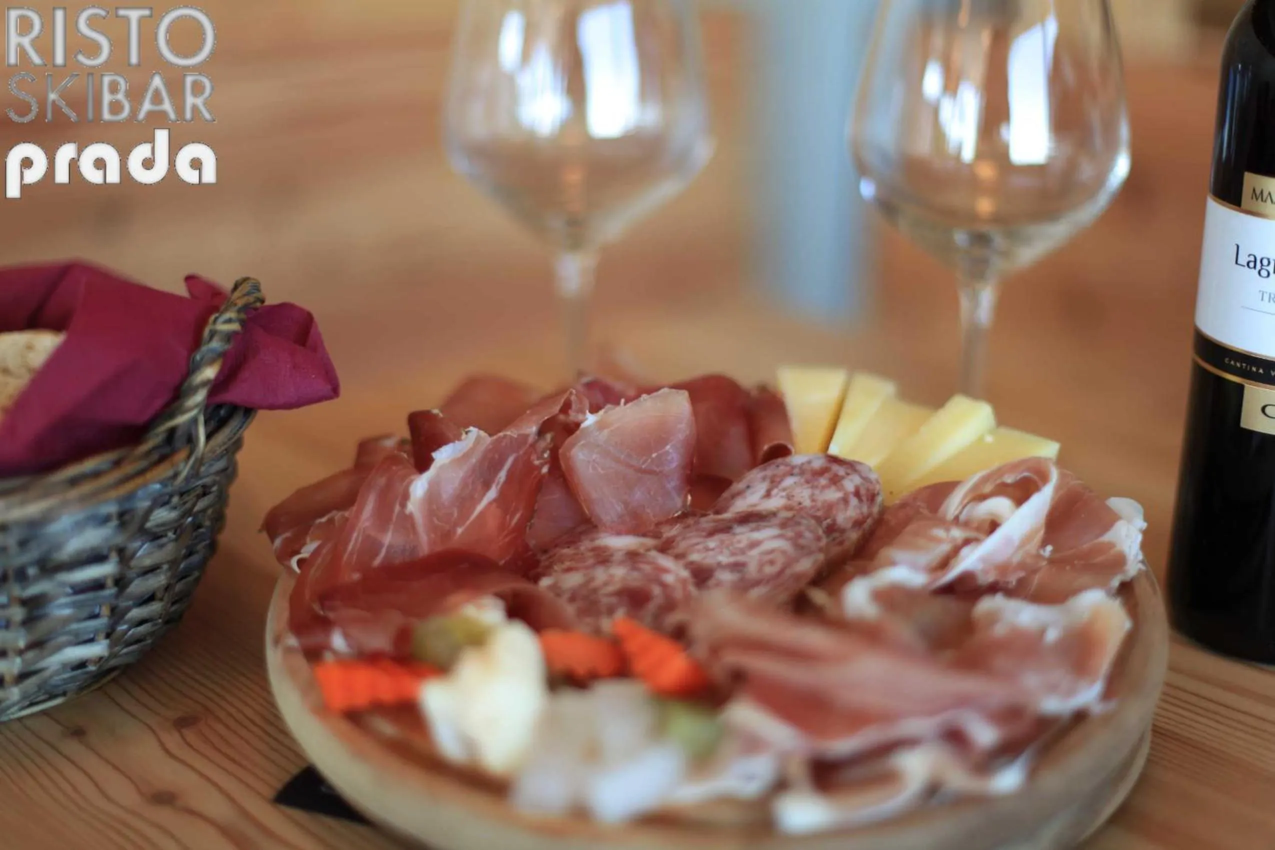 Restaurant/places to eat in Residence Prada