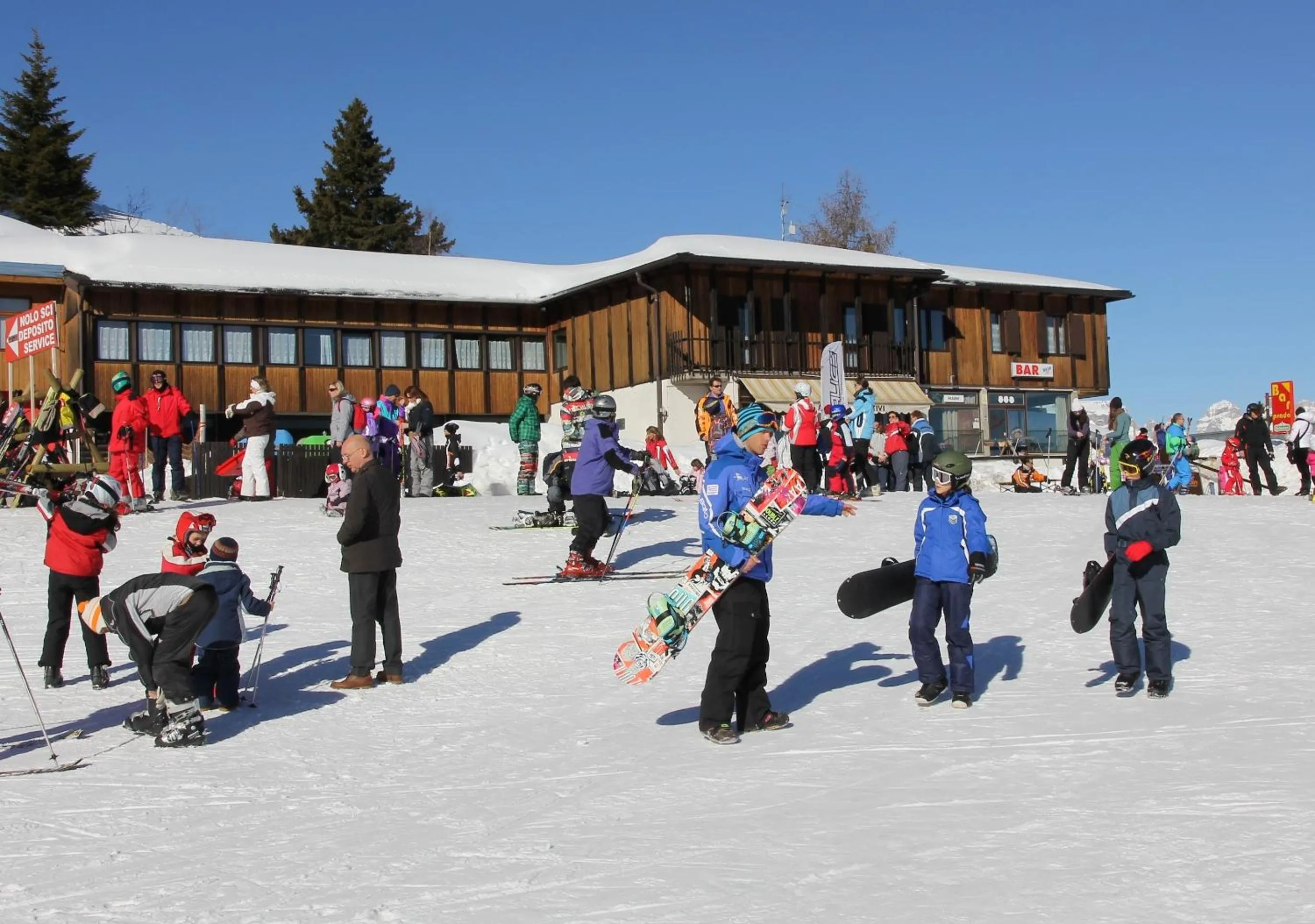 Facade/entrance in Residence Prada