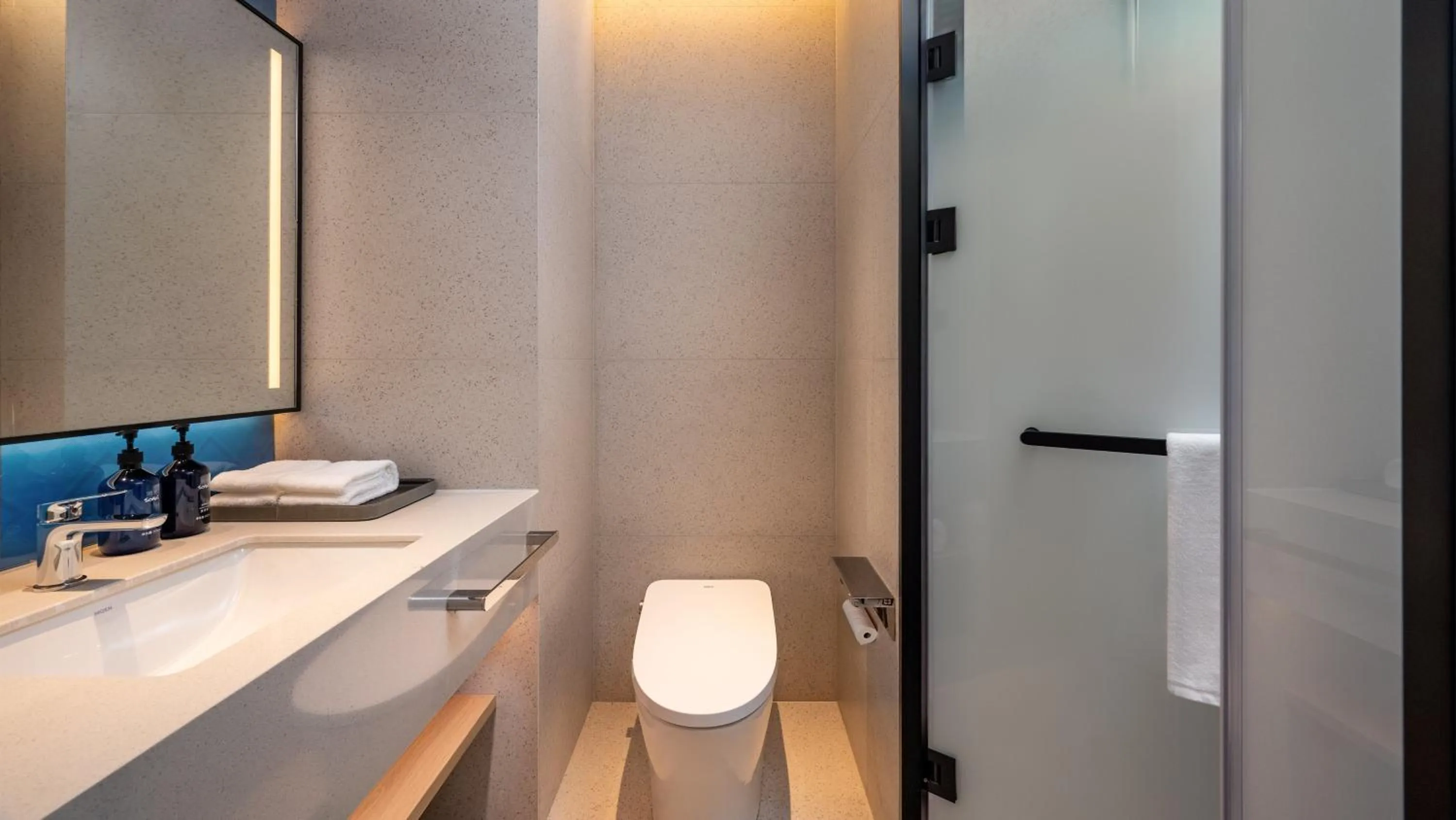 Photo of the whole room in Holiday Inn Express Chengdu Phoenix Mountain by IHG