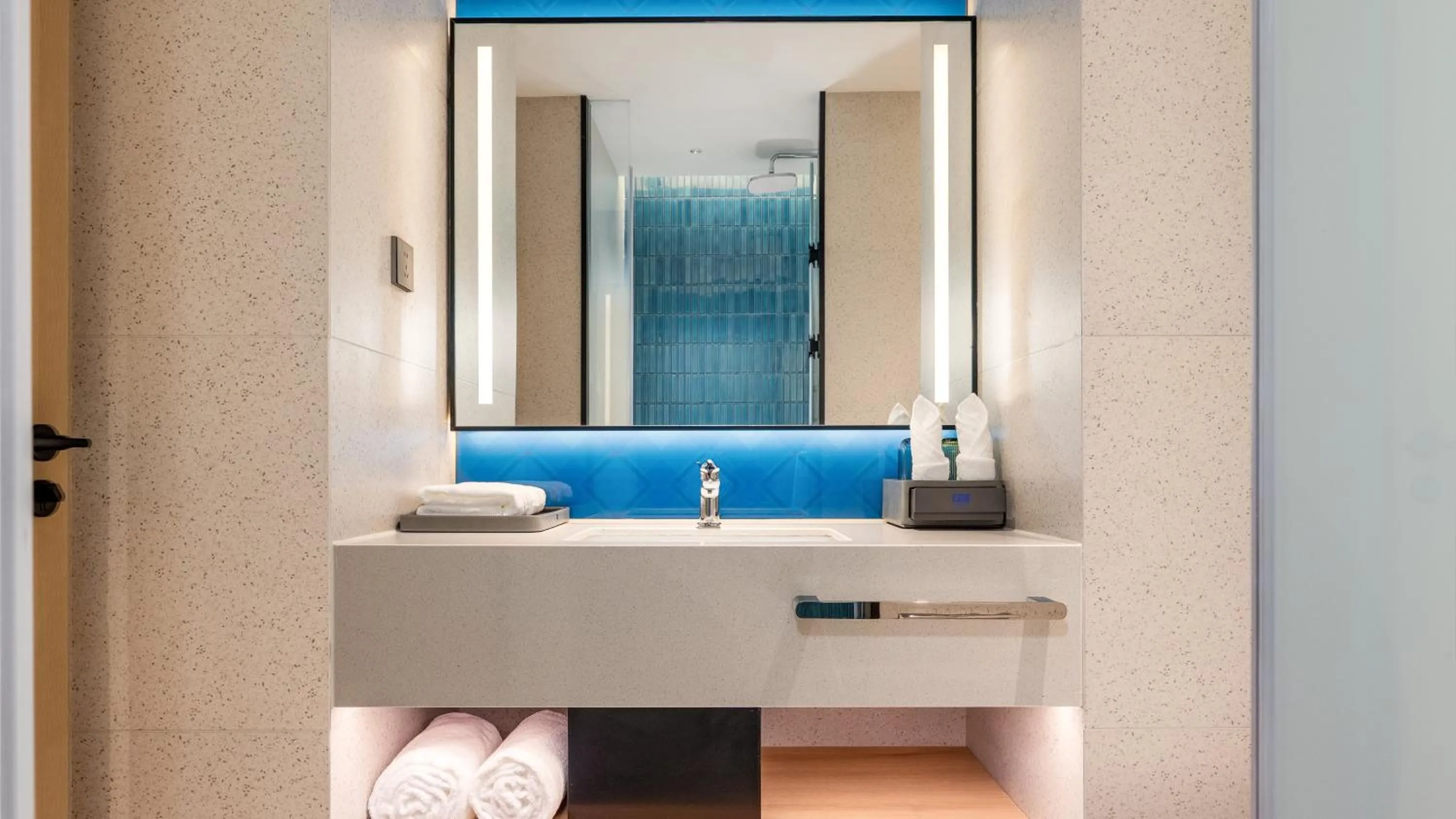 Photo of the whole room in Holiday Inn Express Chengdu Phoenix Mountain by IHG