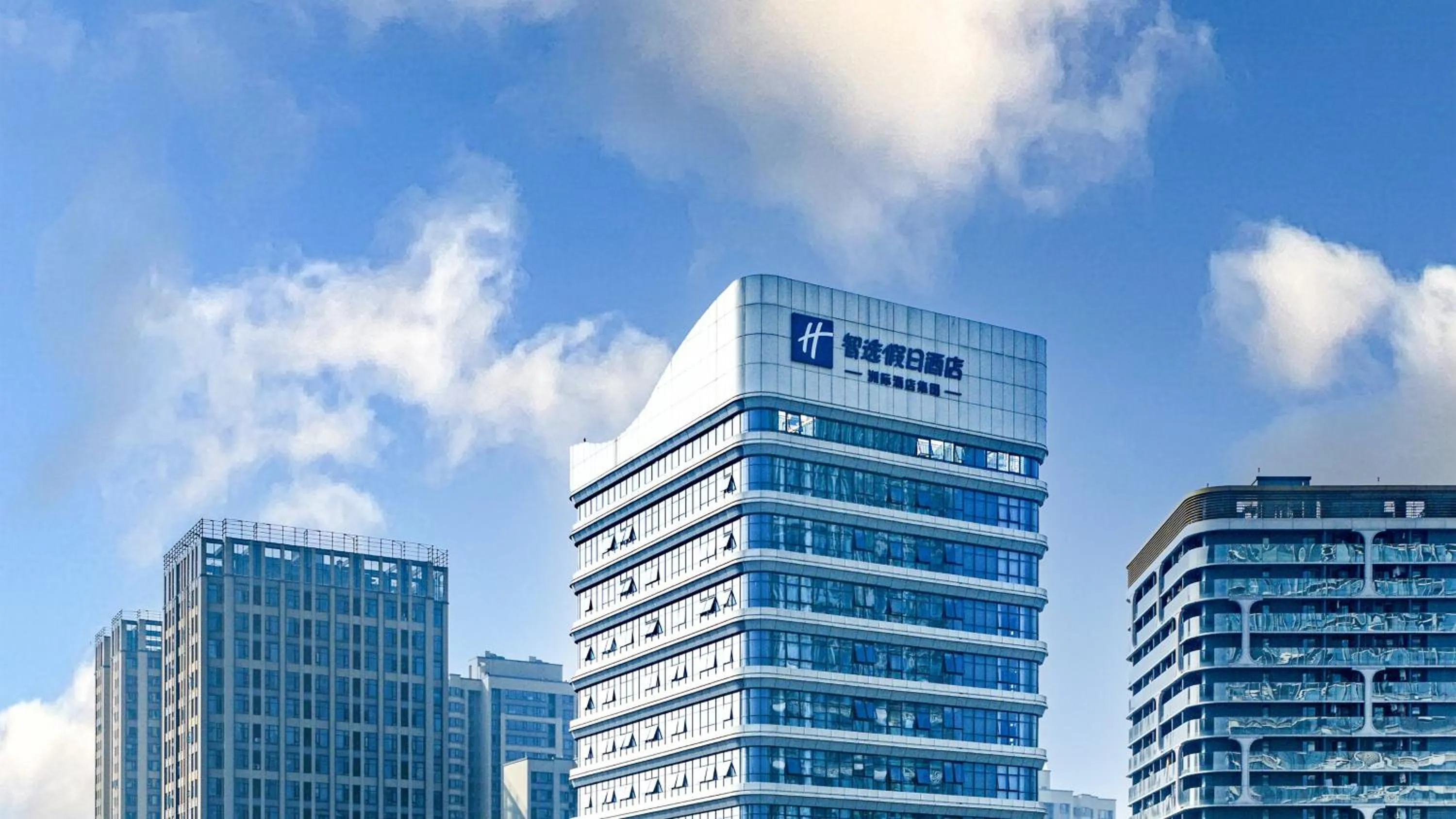 Property building in Holiday Inn Express Chengdu Phoenix Mountain by IHG