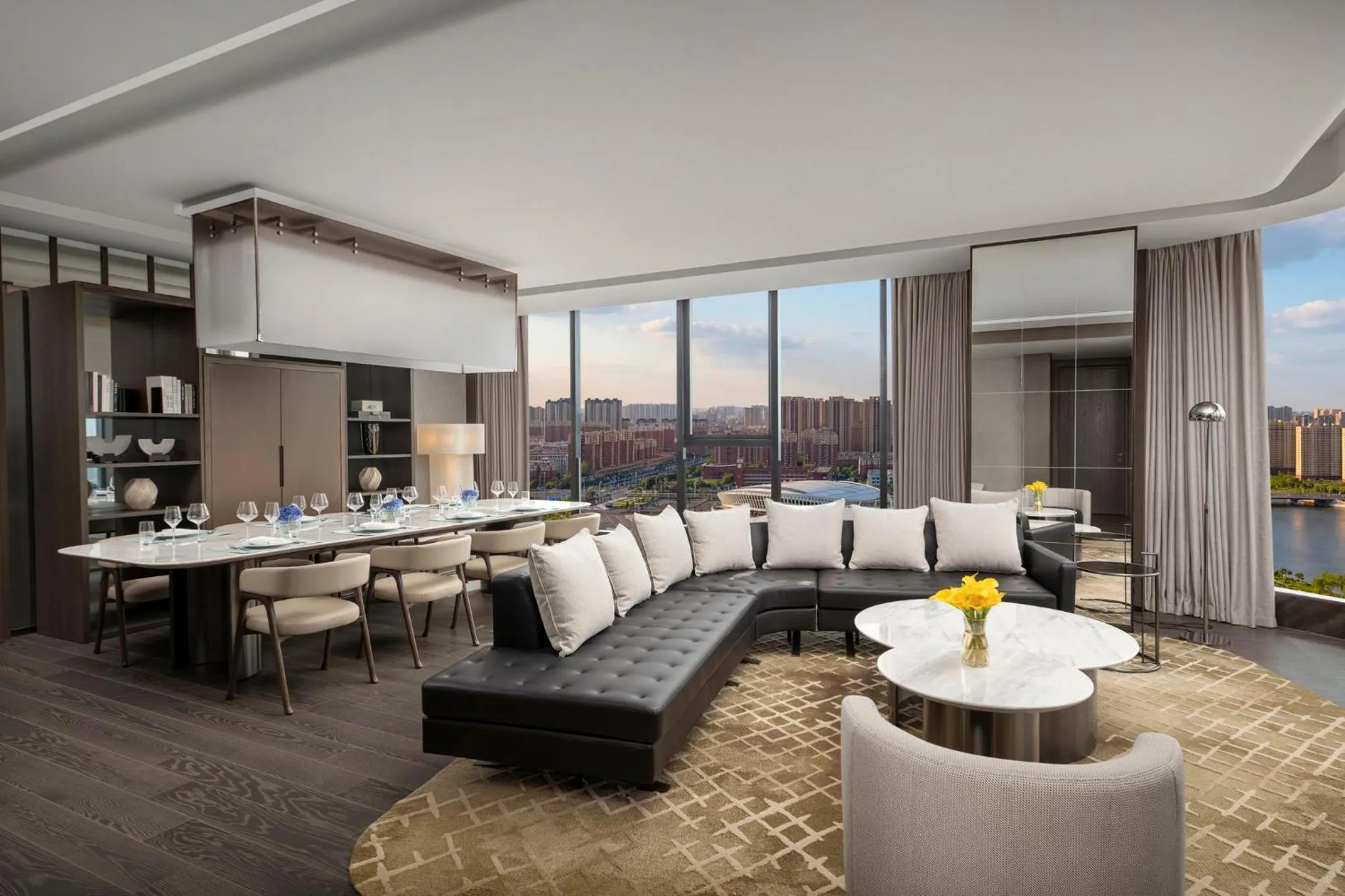 Photo of the whole room in Crowne Plaza Linyi Olympic Sports Centre by IHG