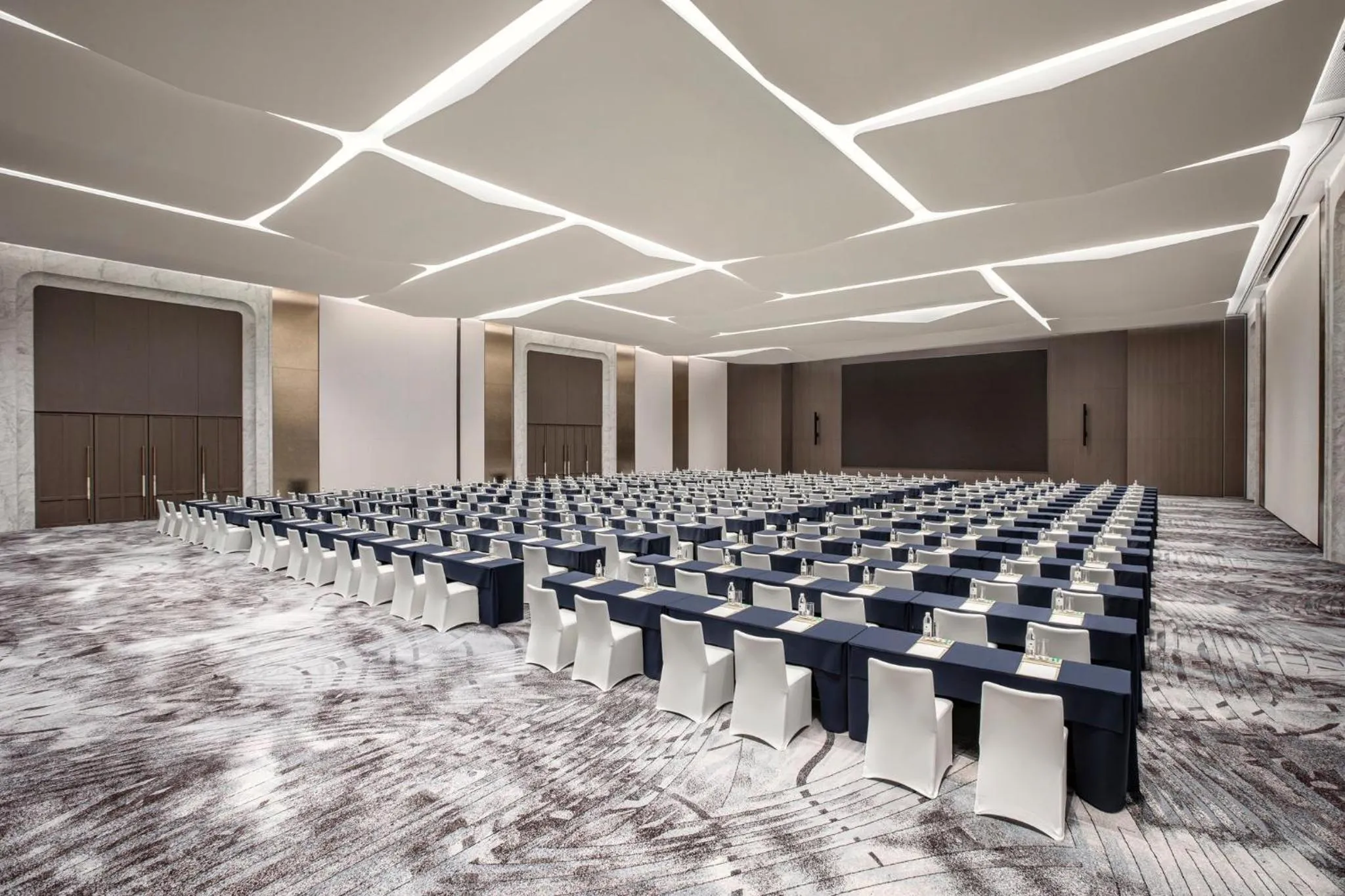 Lobby or reception in Crowne Plaza Linyi Olympic Sports Centre by IHG