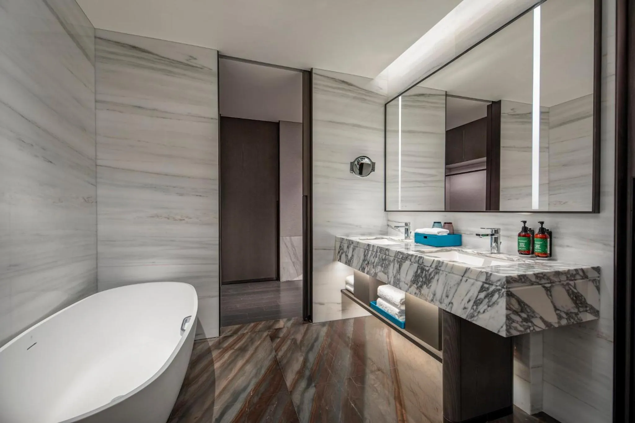 Photo of the whole room in Crowne Plaza Linyi Olympic Sports Centre by IHG