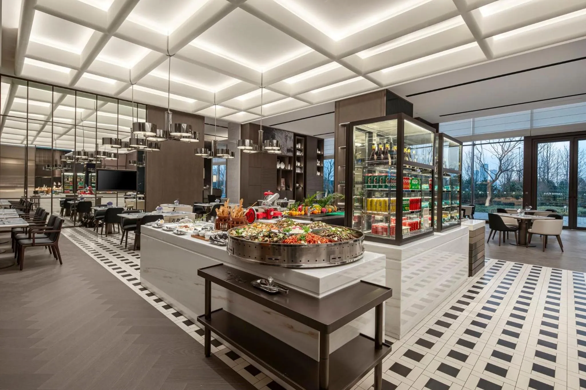 Restaurant/places to eat in Crowne Plaza Linyi Olympic Sports Centre by IHG