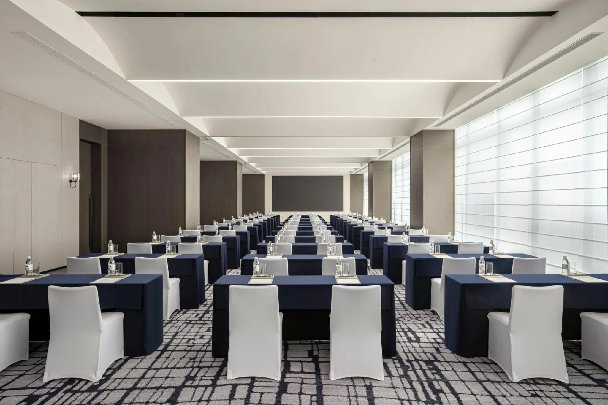 Meeting/conference room in Crowne Plaza Linyi Olympic Sports Centre by IHG