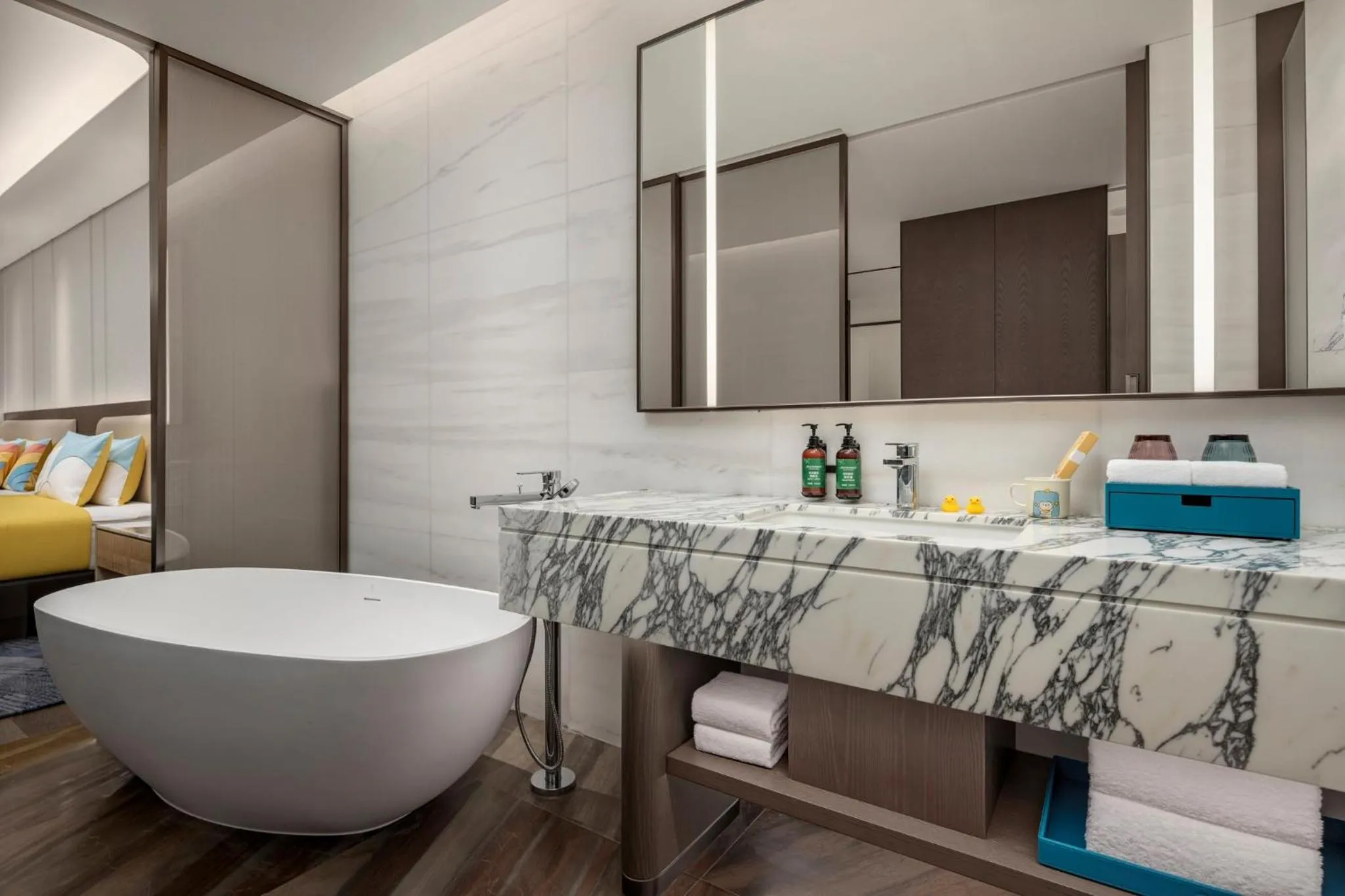 Photo of the whole room, Bed in Crowne Plaza Linyi Olympic Sports Centre by IHG